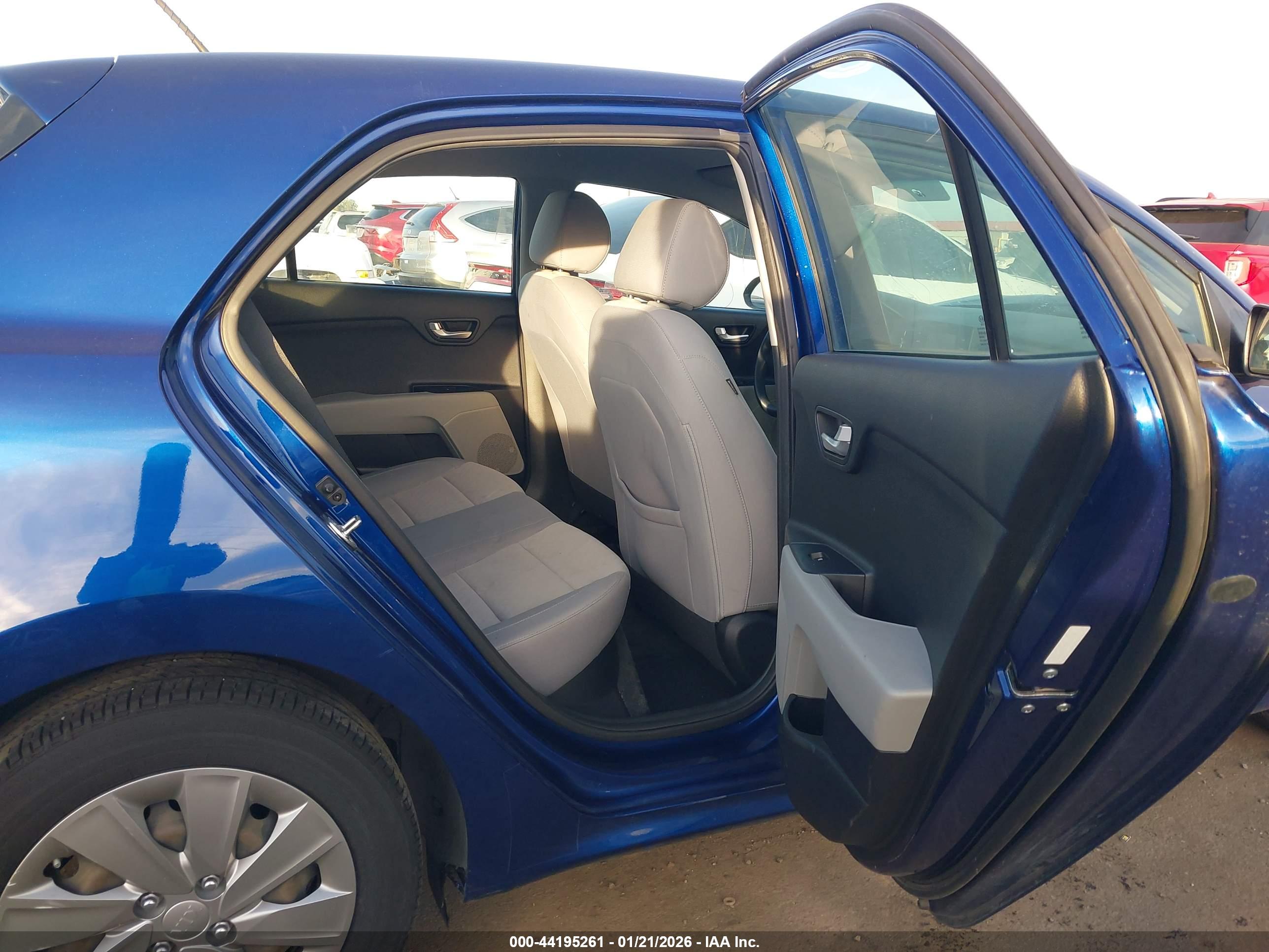 KIA RIO image 8