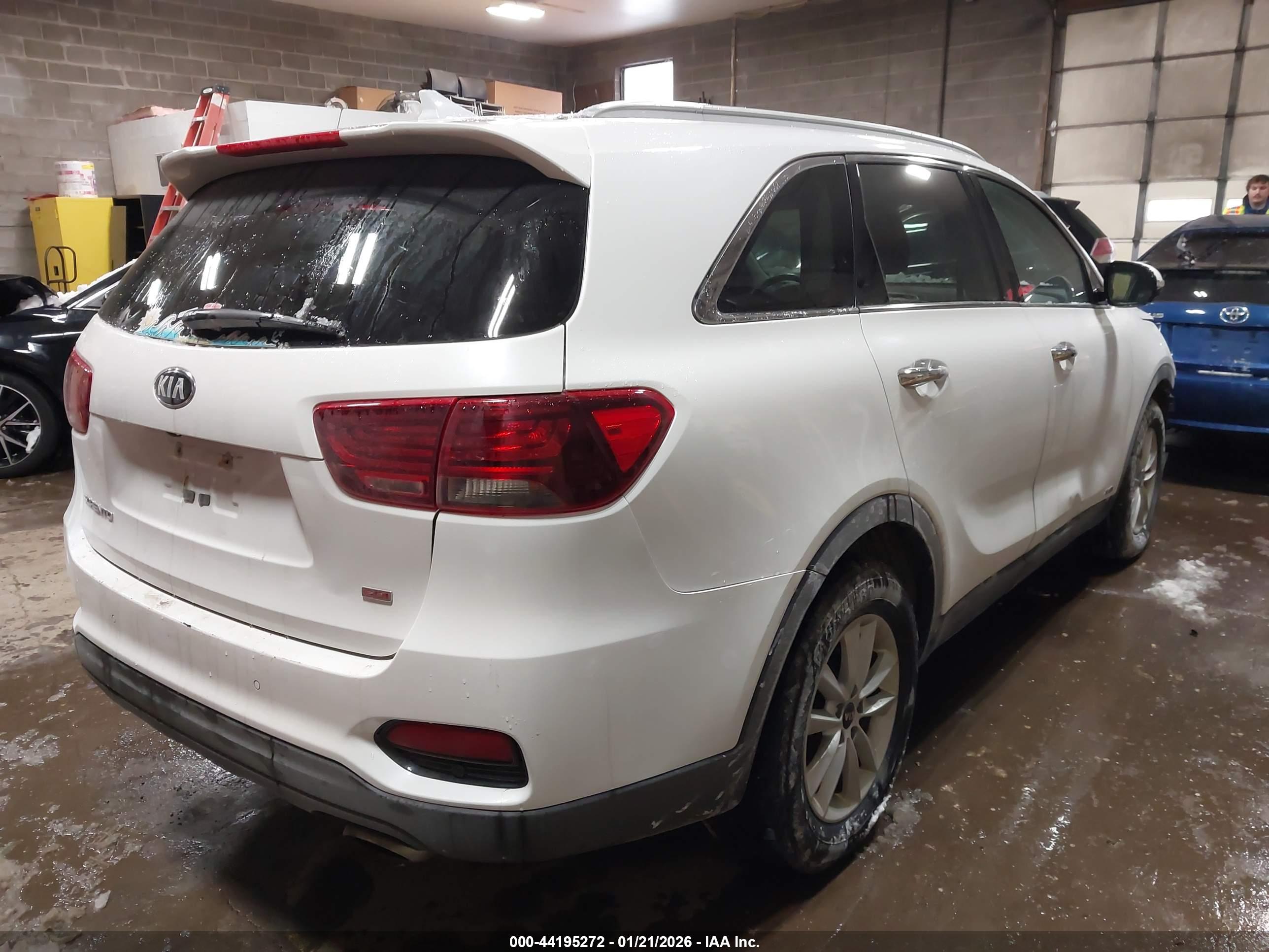 KIA SORENTO image 4
