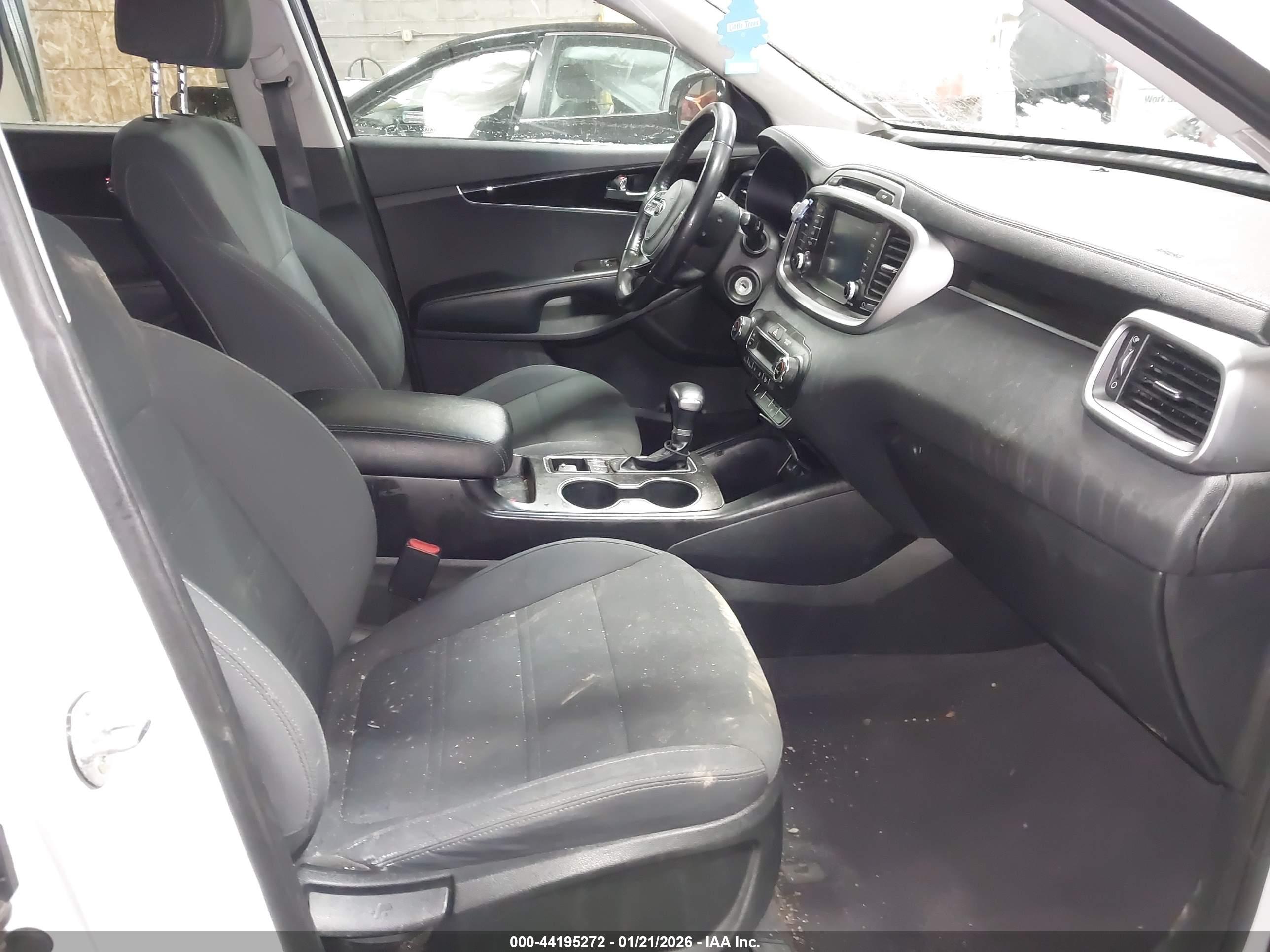KIA SORENTO image 5