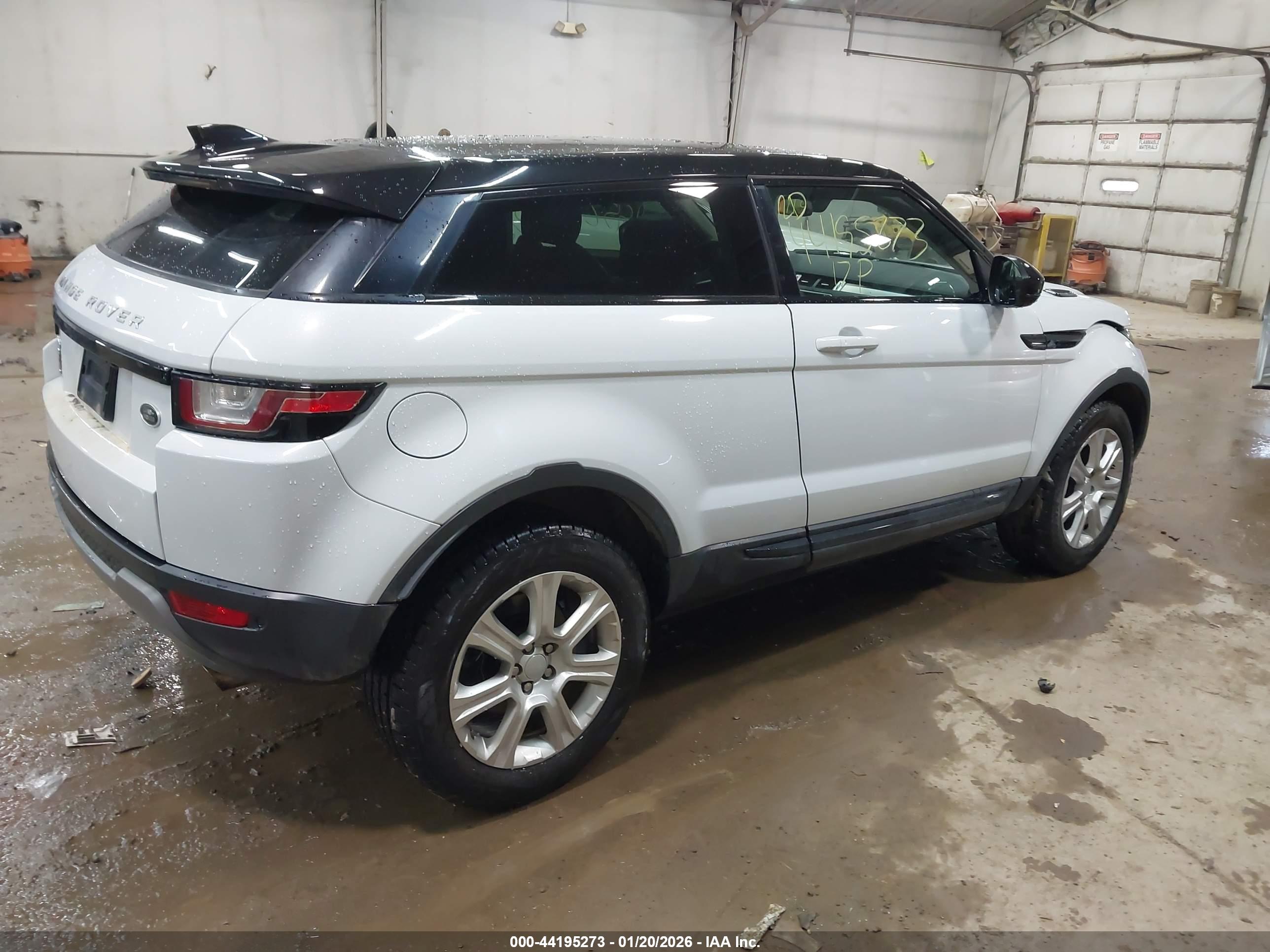 LAND ROVER image 4