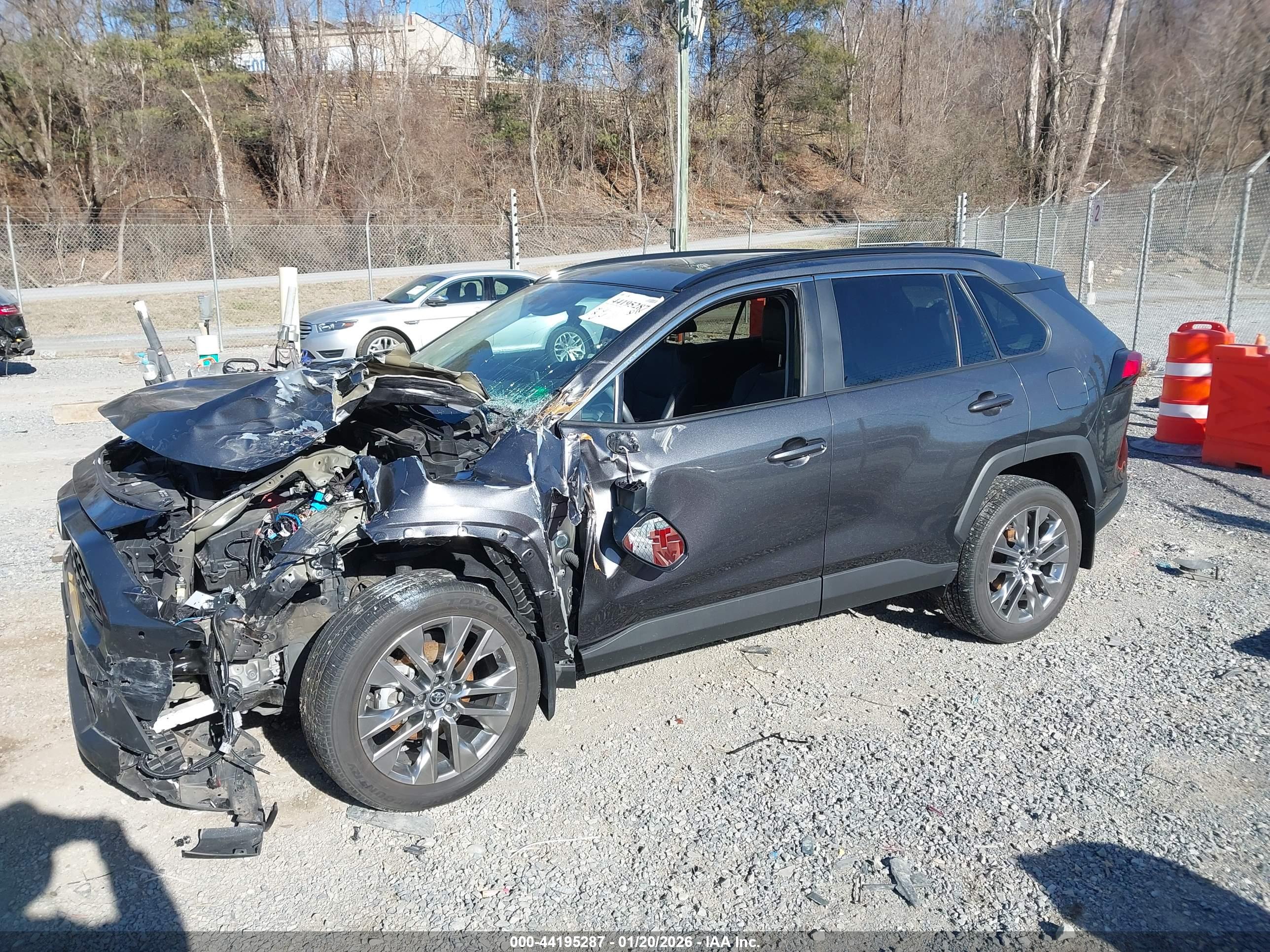 TOYOTA RAV4 image 2