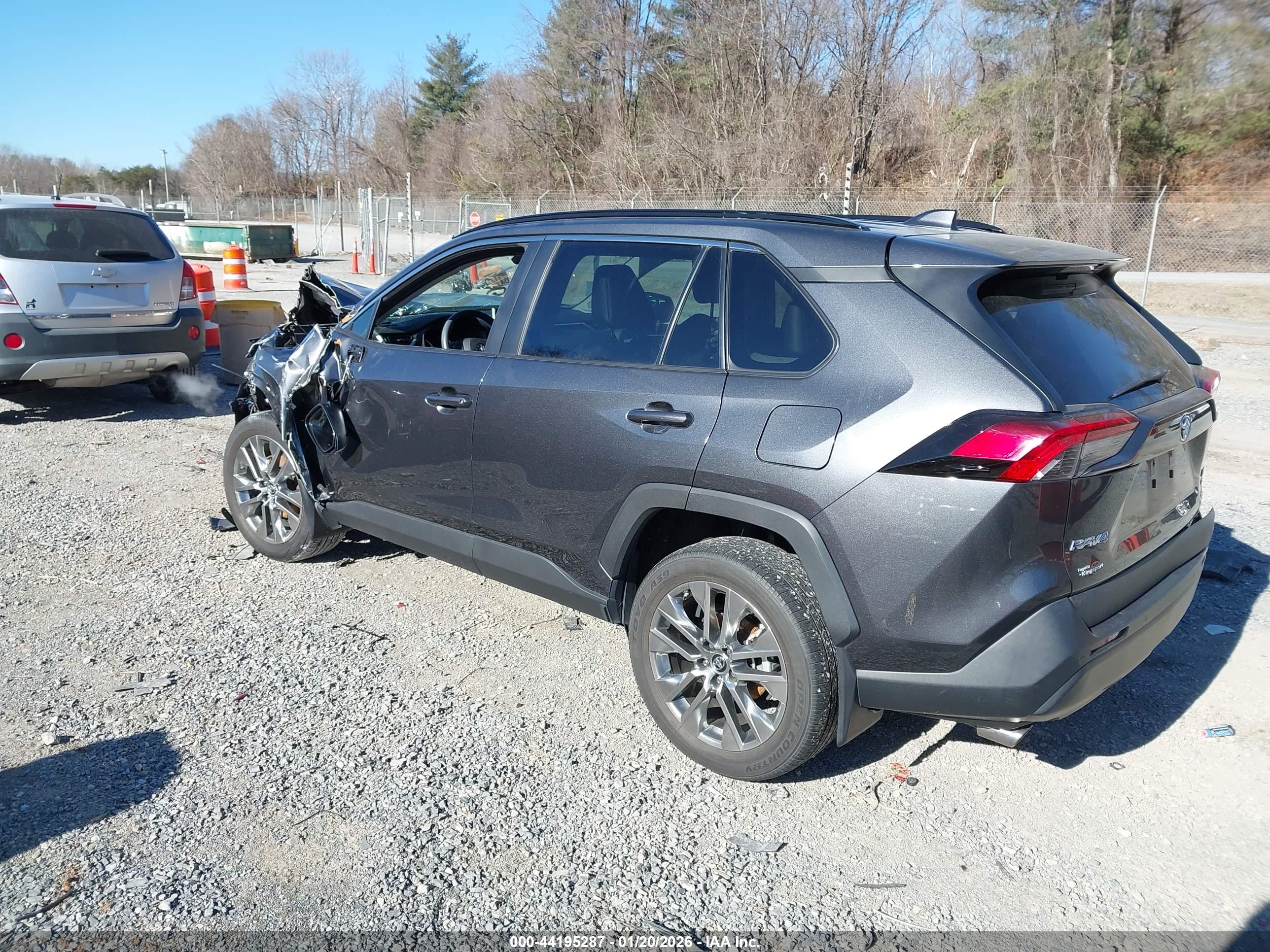 TOYOTA RAV4 image 3