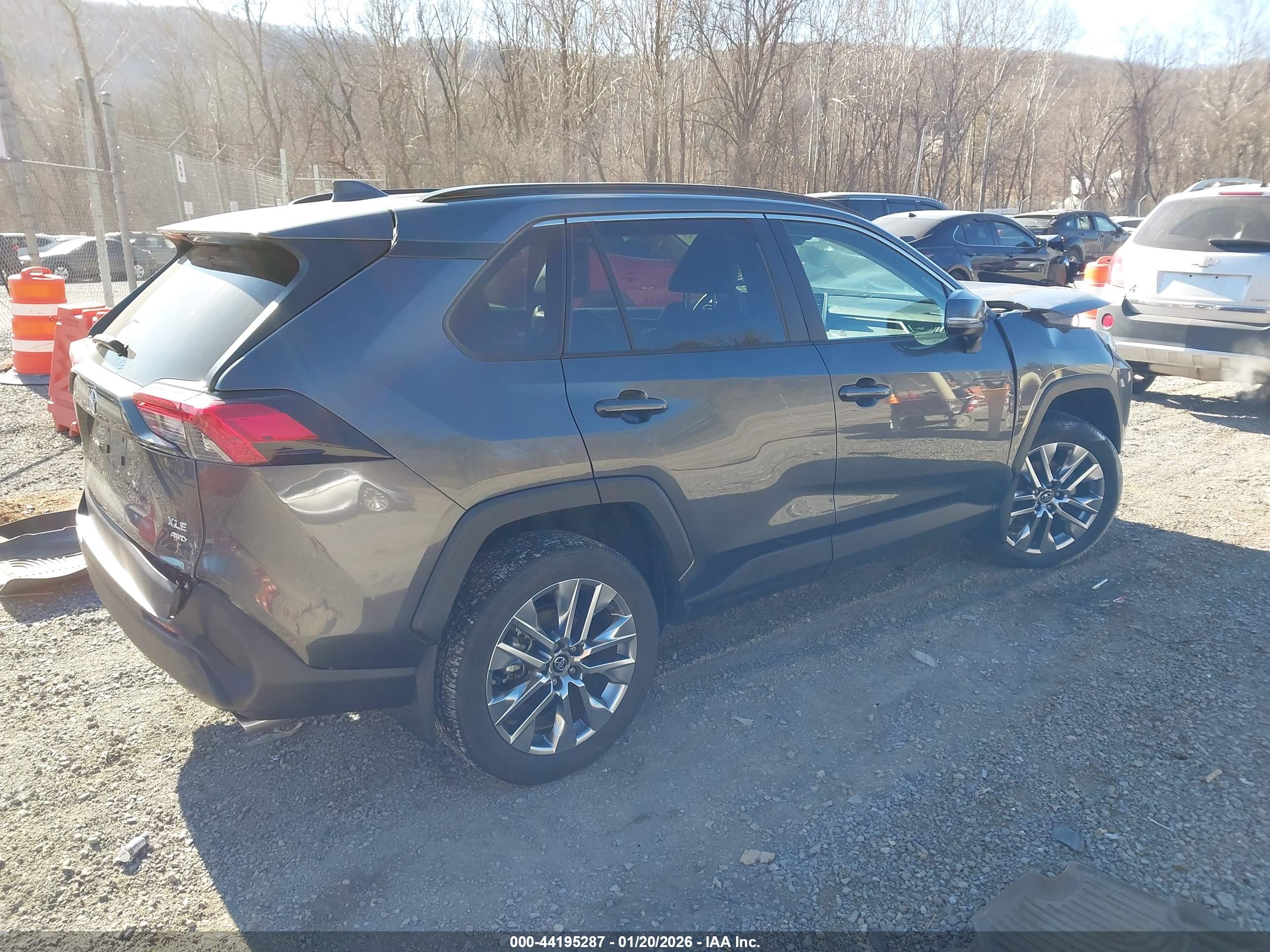TOYOTA RAV4 image 4