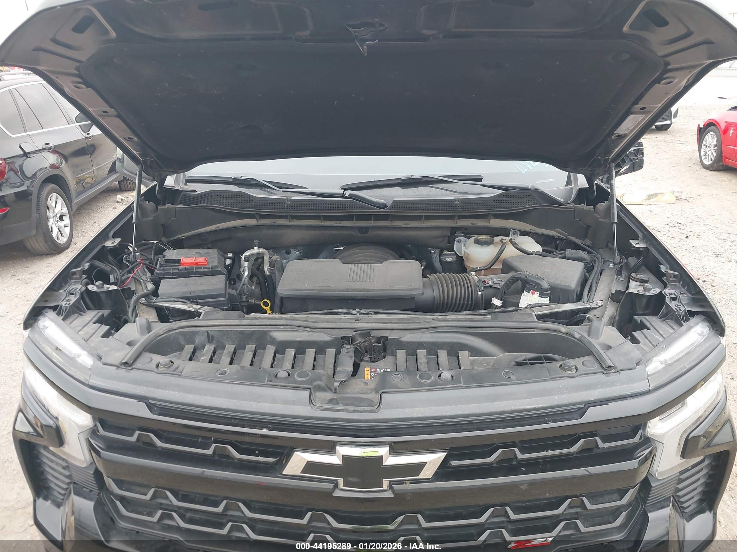 CHEVROLET SILVERADO image 10