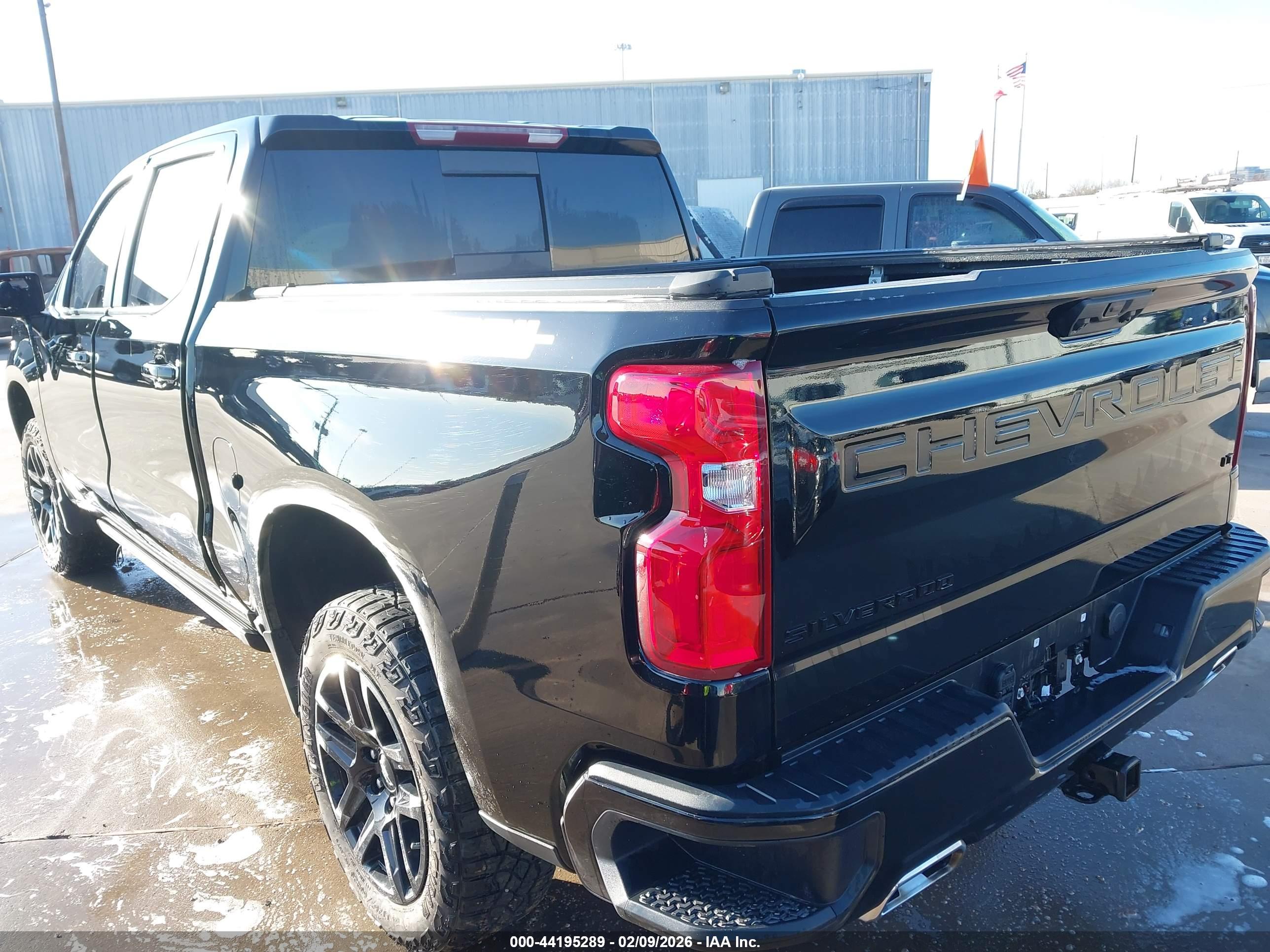 CHEVROLET SILVERADO image 3