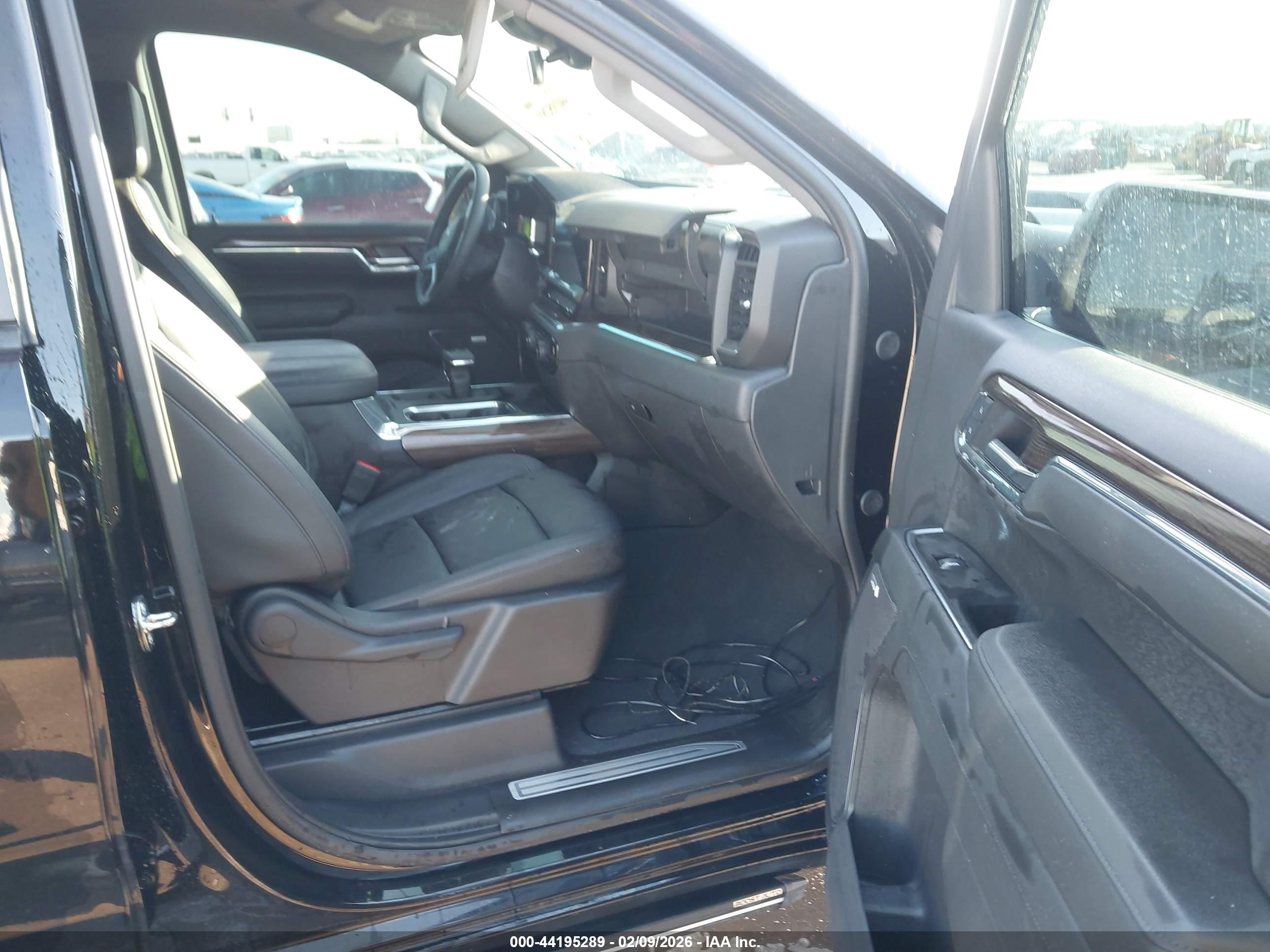 CHEVROLET SILVERADO image 5