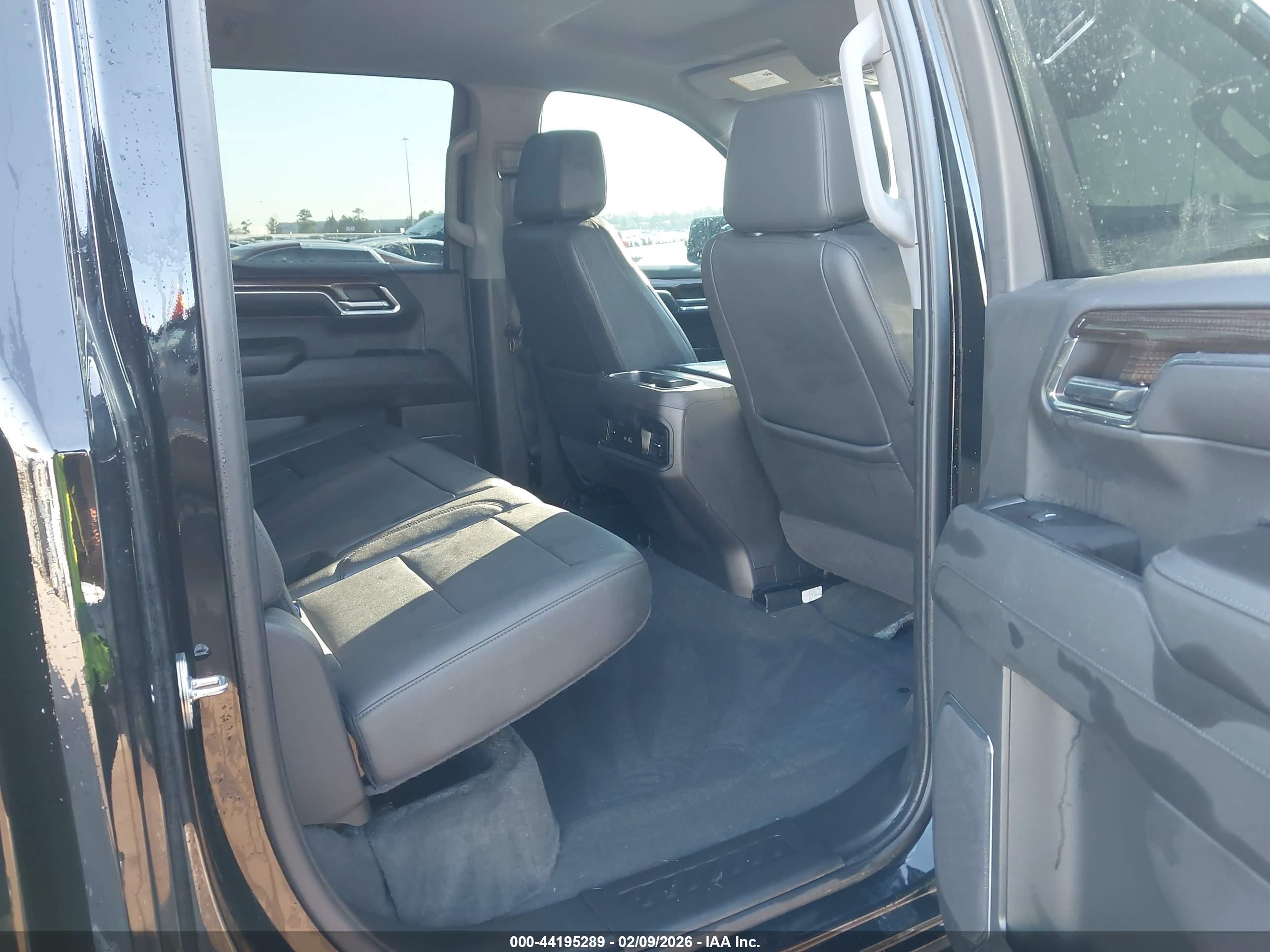 CHEVROLET SILVERADO image 8