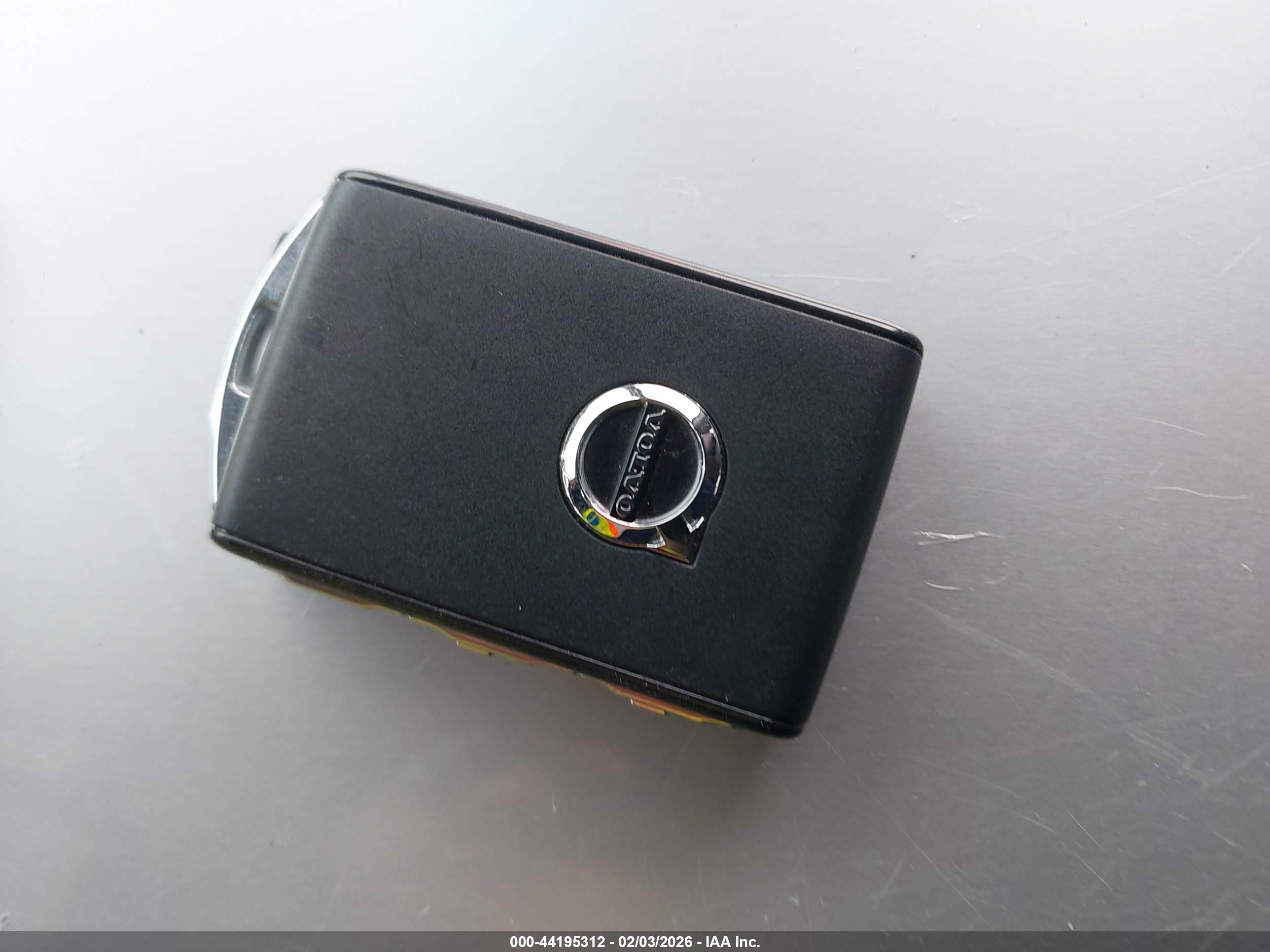 VOLVO XC60 image 11