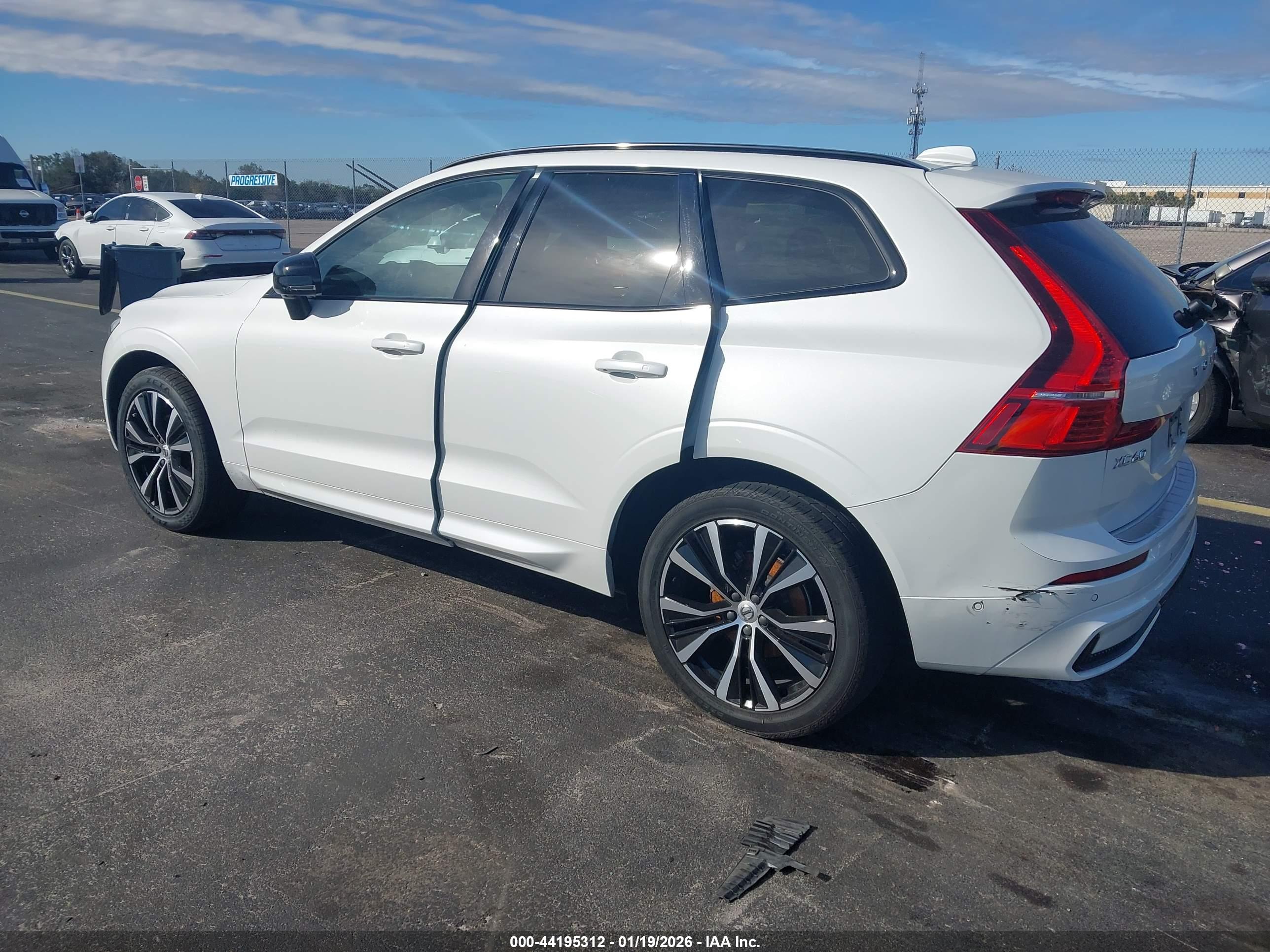 VOLVO XC60 image 3