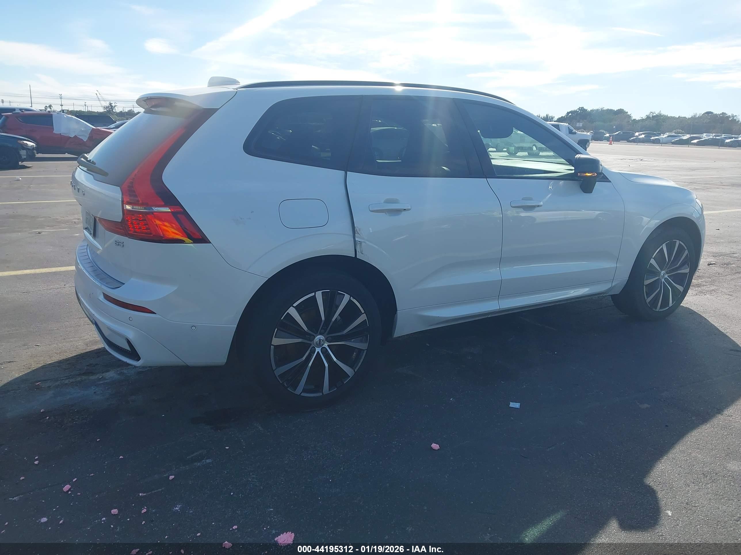 VOLVO XC60 image 4