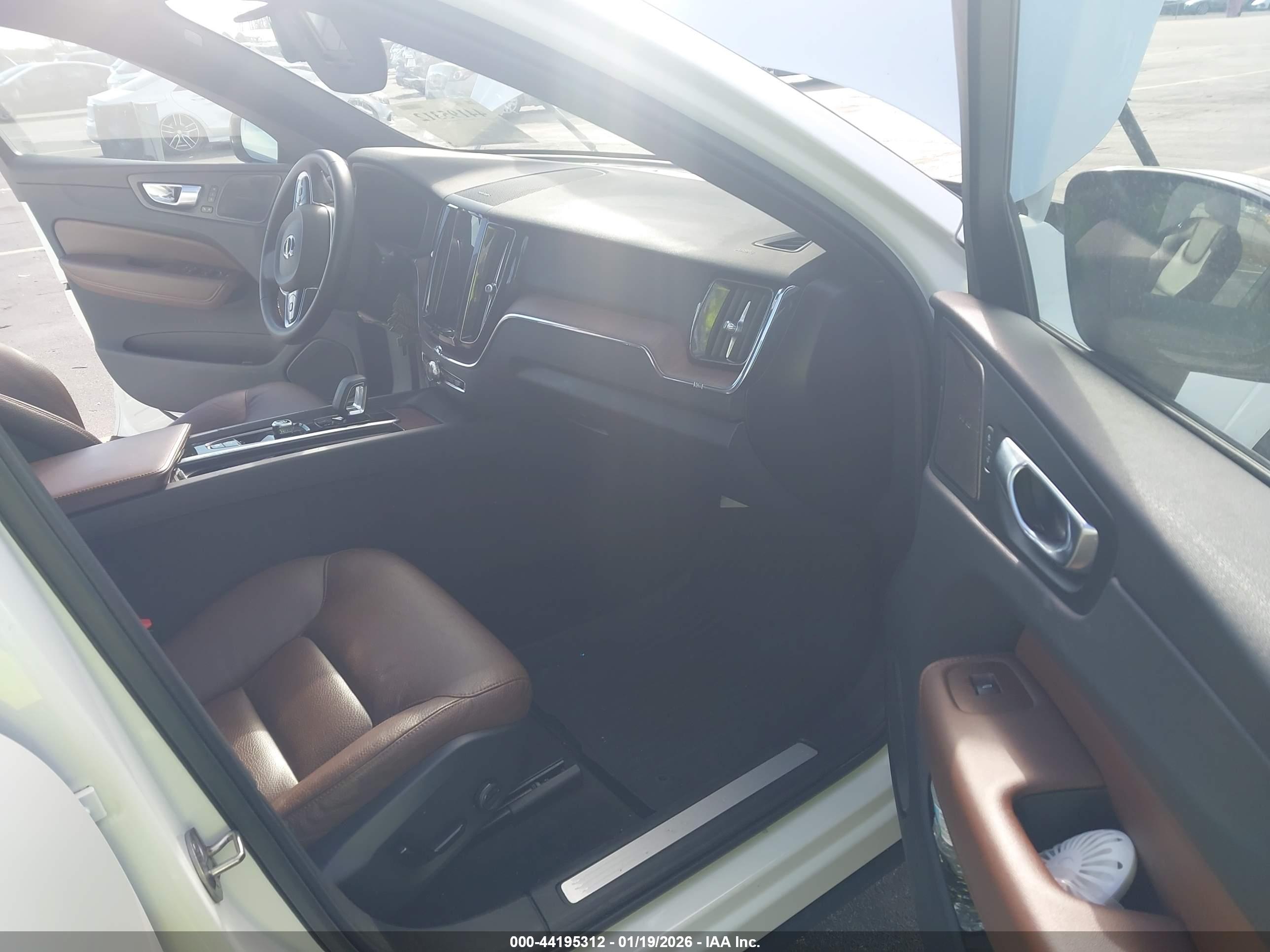 VOLVO XC60 image 5