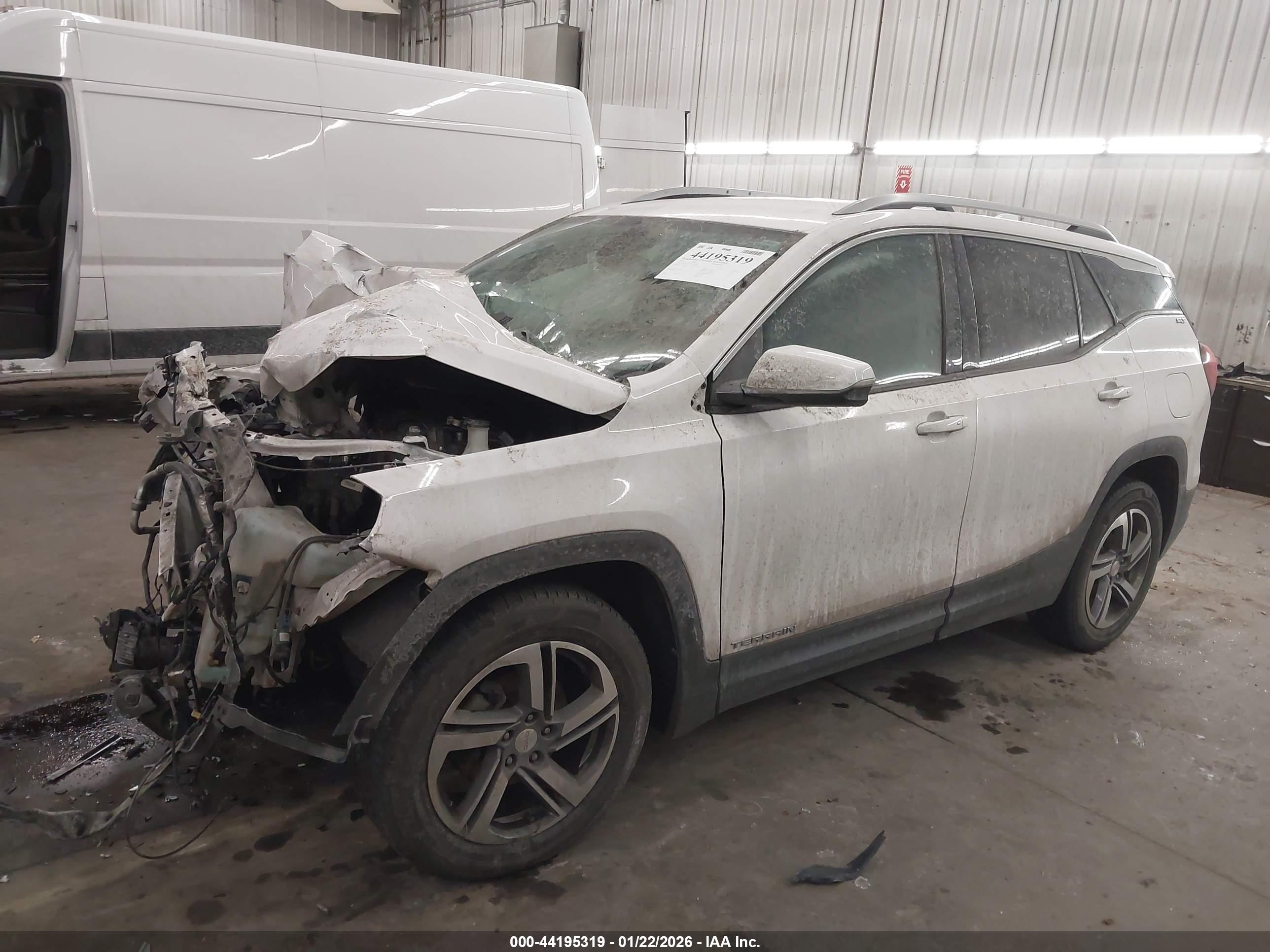 GMC TERRAIN image 2