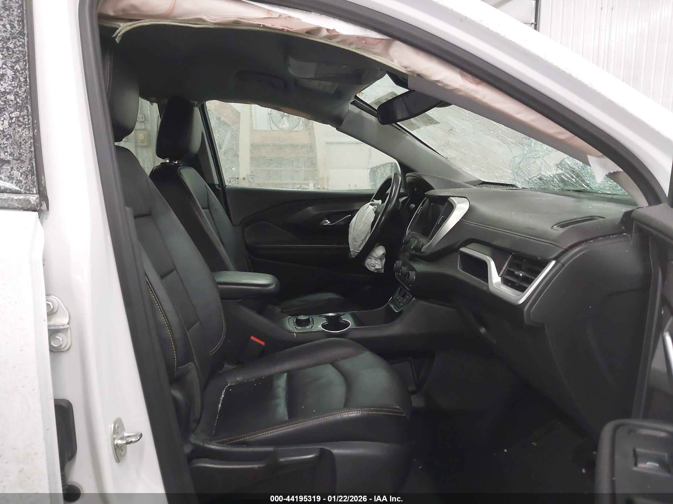 GMC TERRAIN image 5