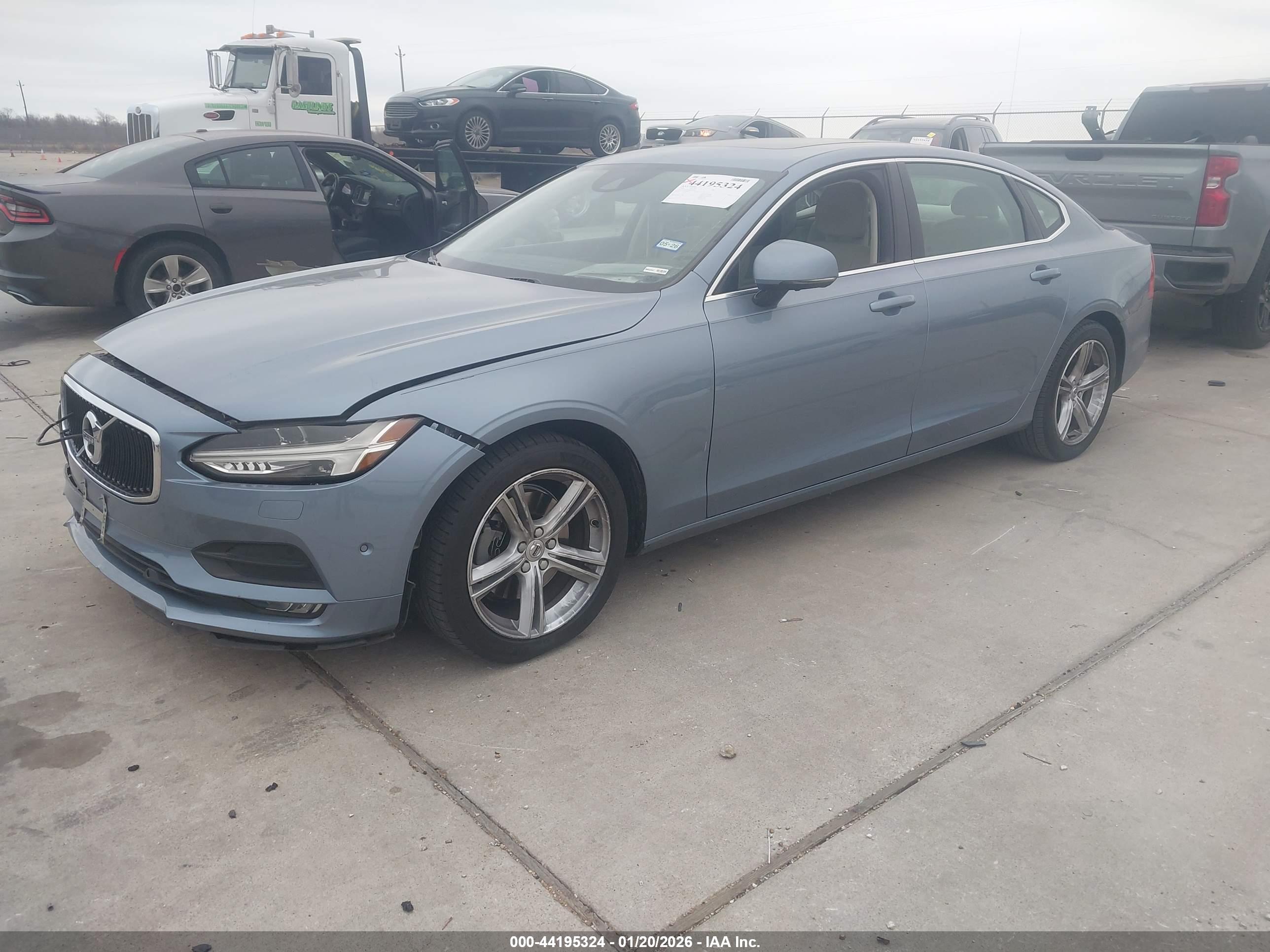 VOLVO S90 image 2