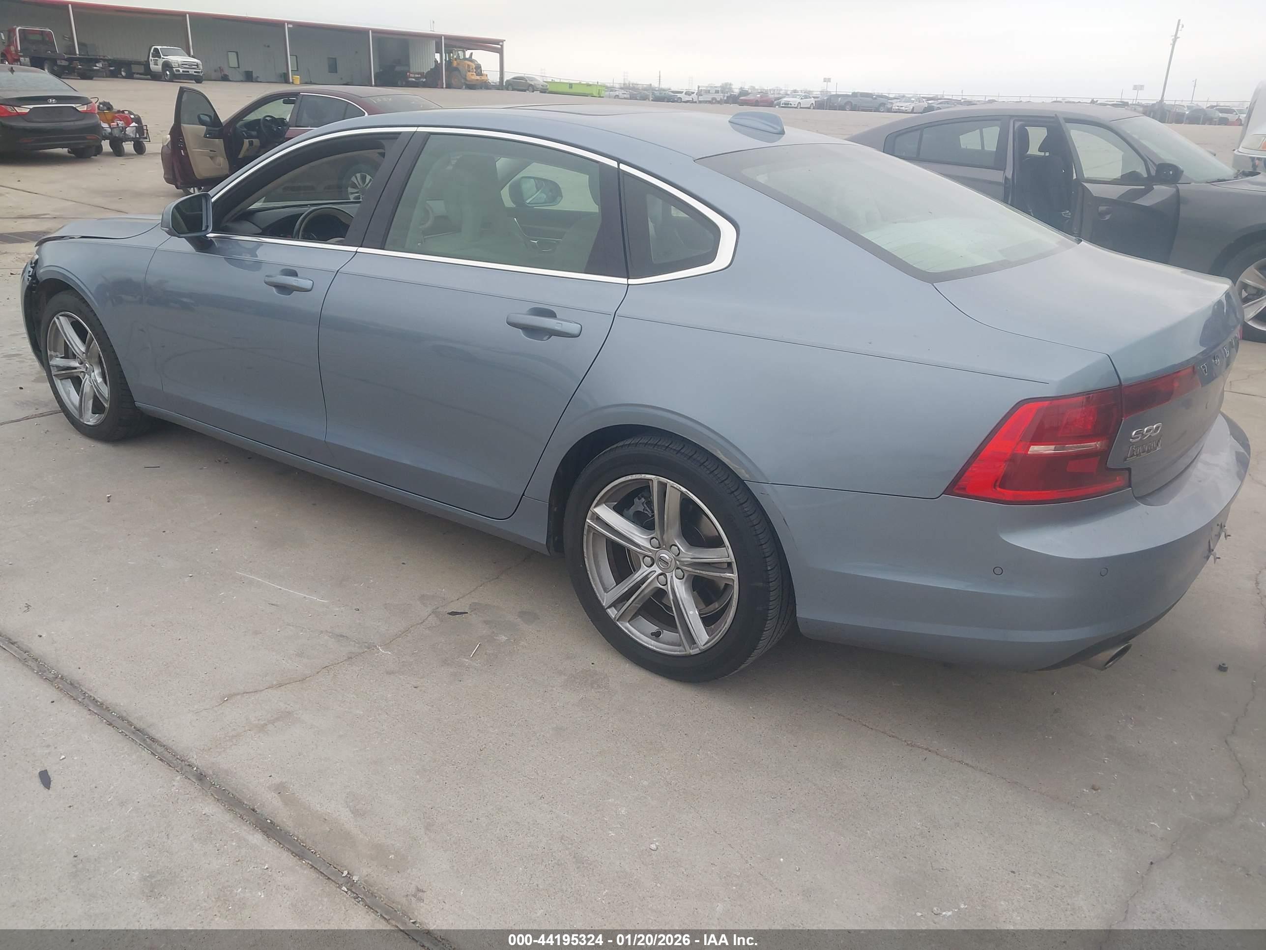 VOLVO S90 image 3