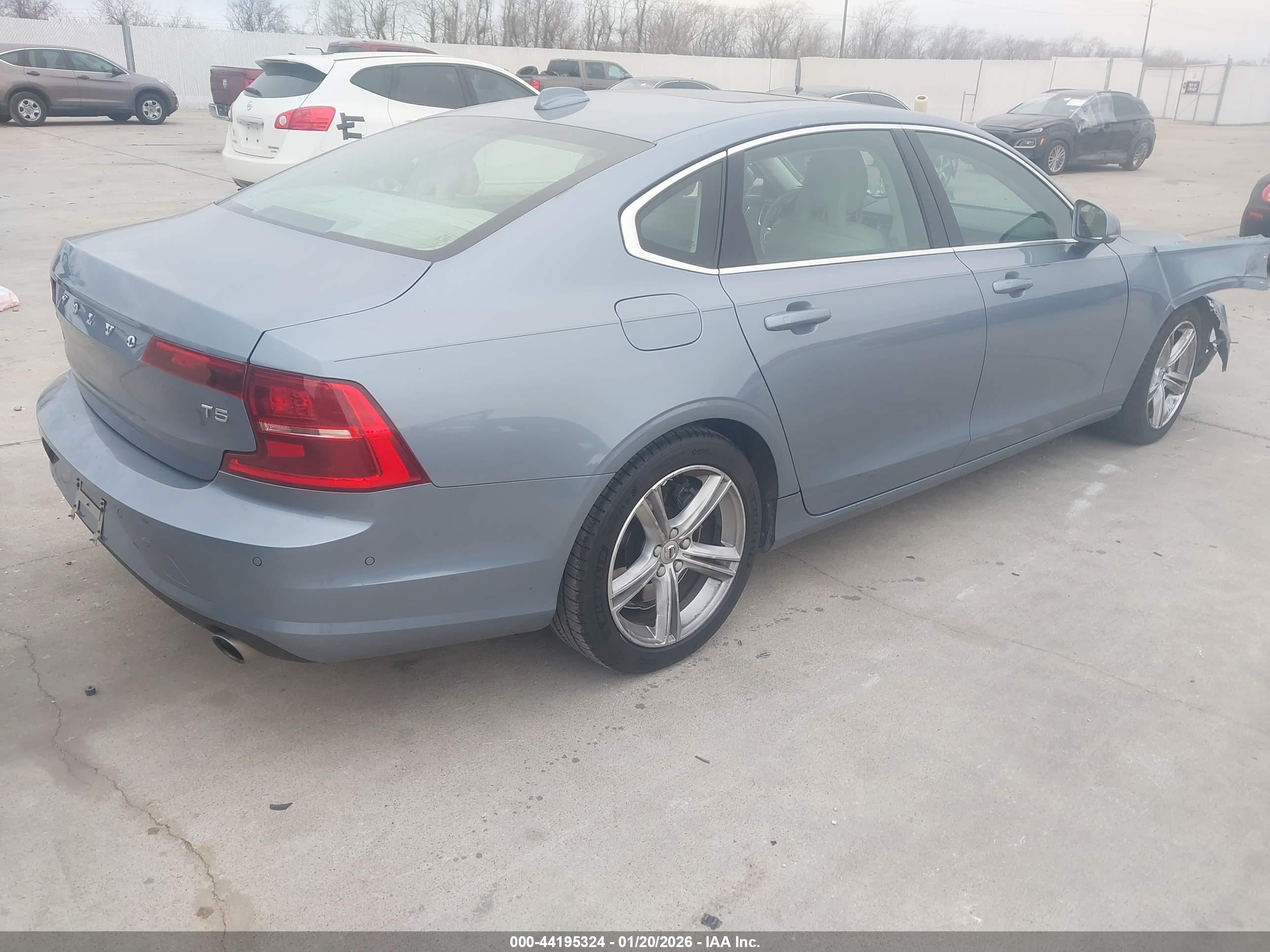 VOLVO S90 image 4