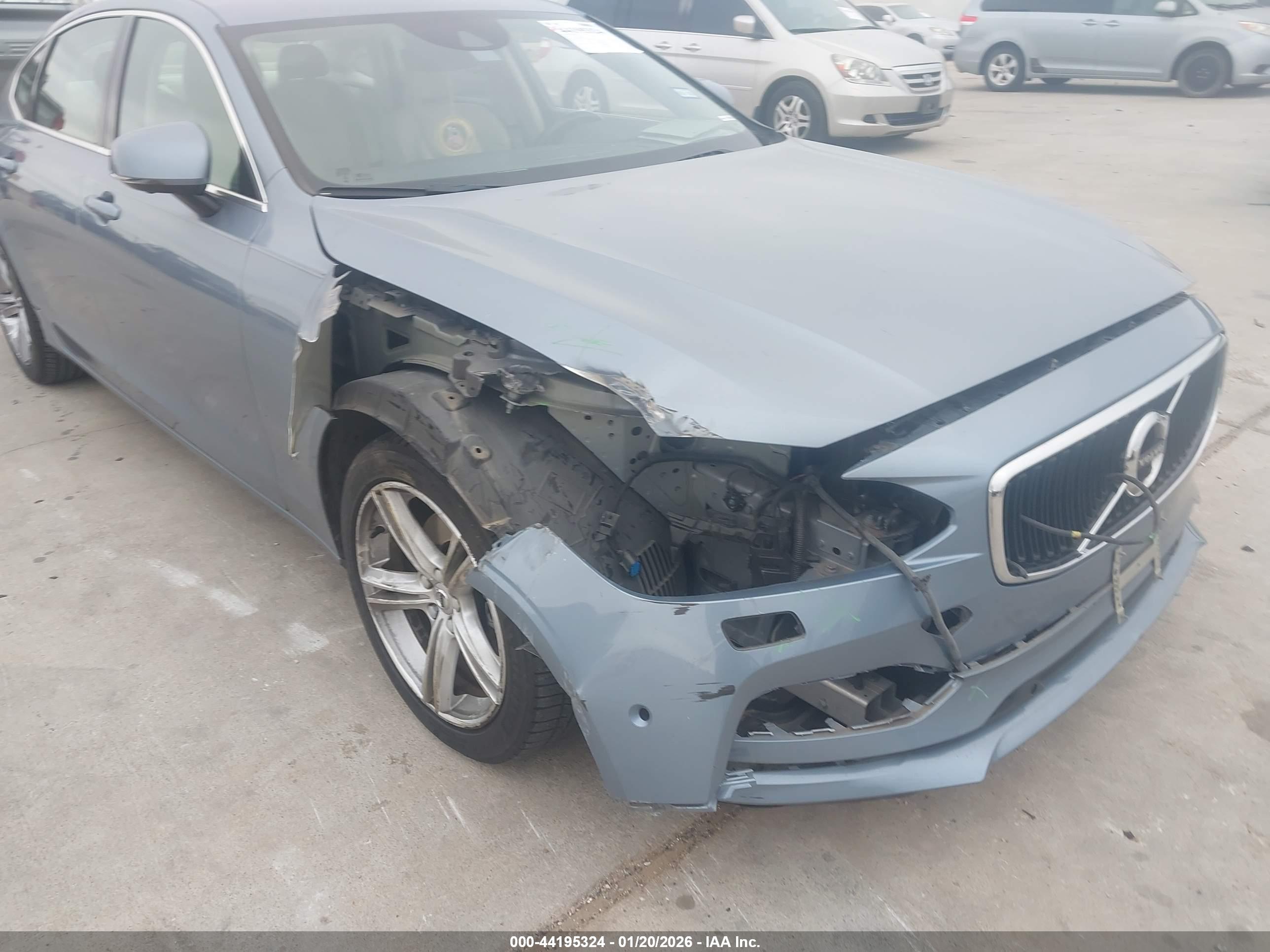 VOLVO S90 image 6