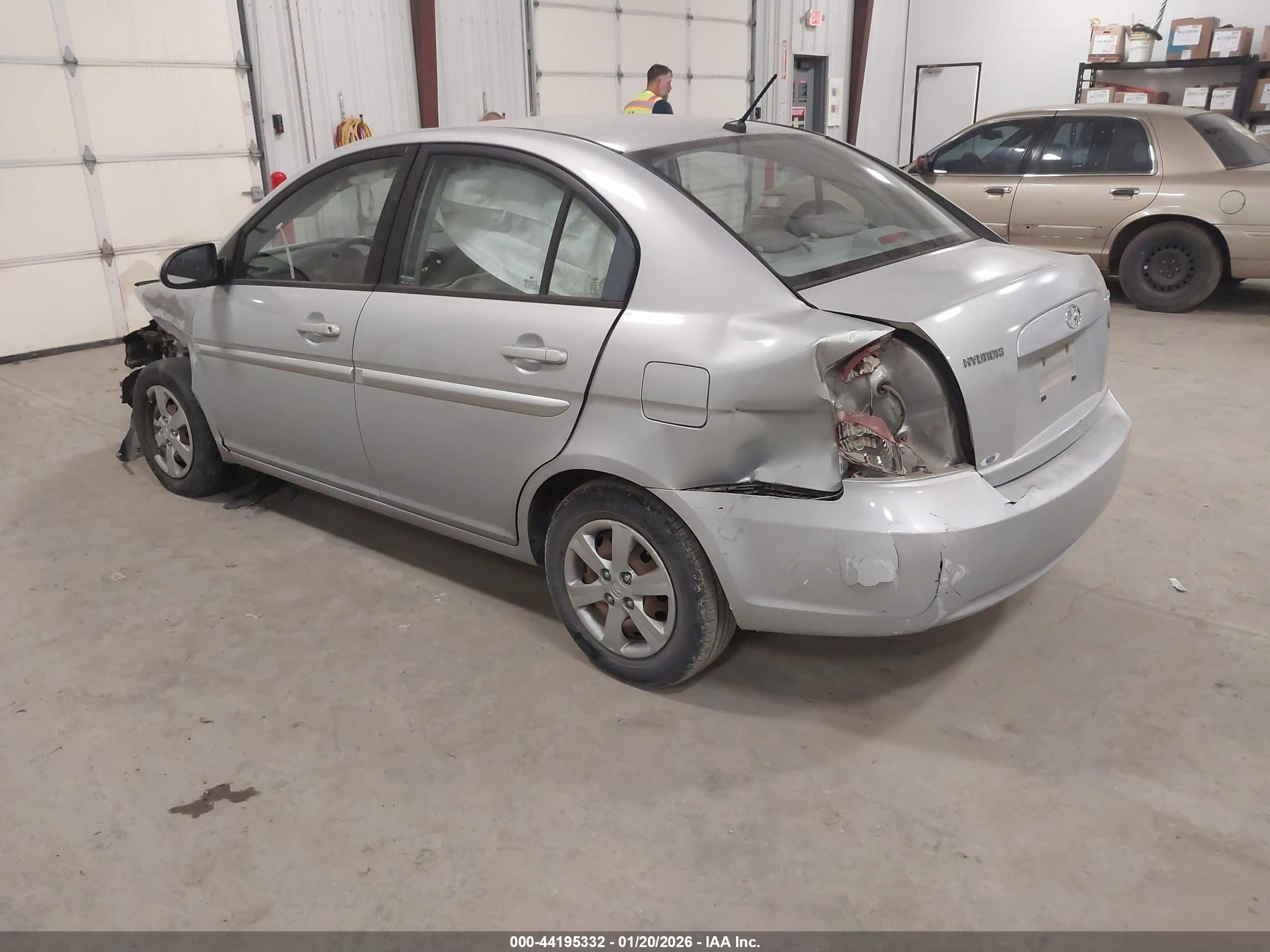 HYUNDAI ACCENT image 3