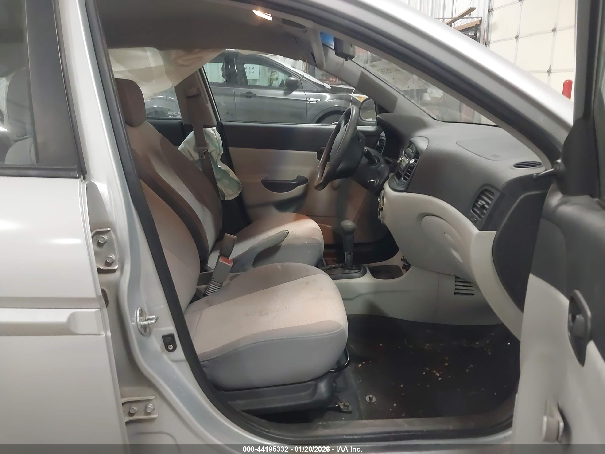 HYUNDAI ACCENT image 5