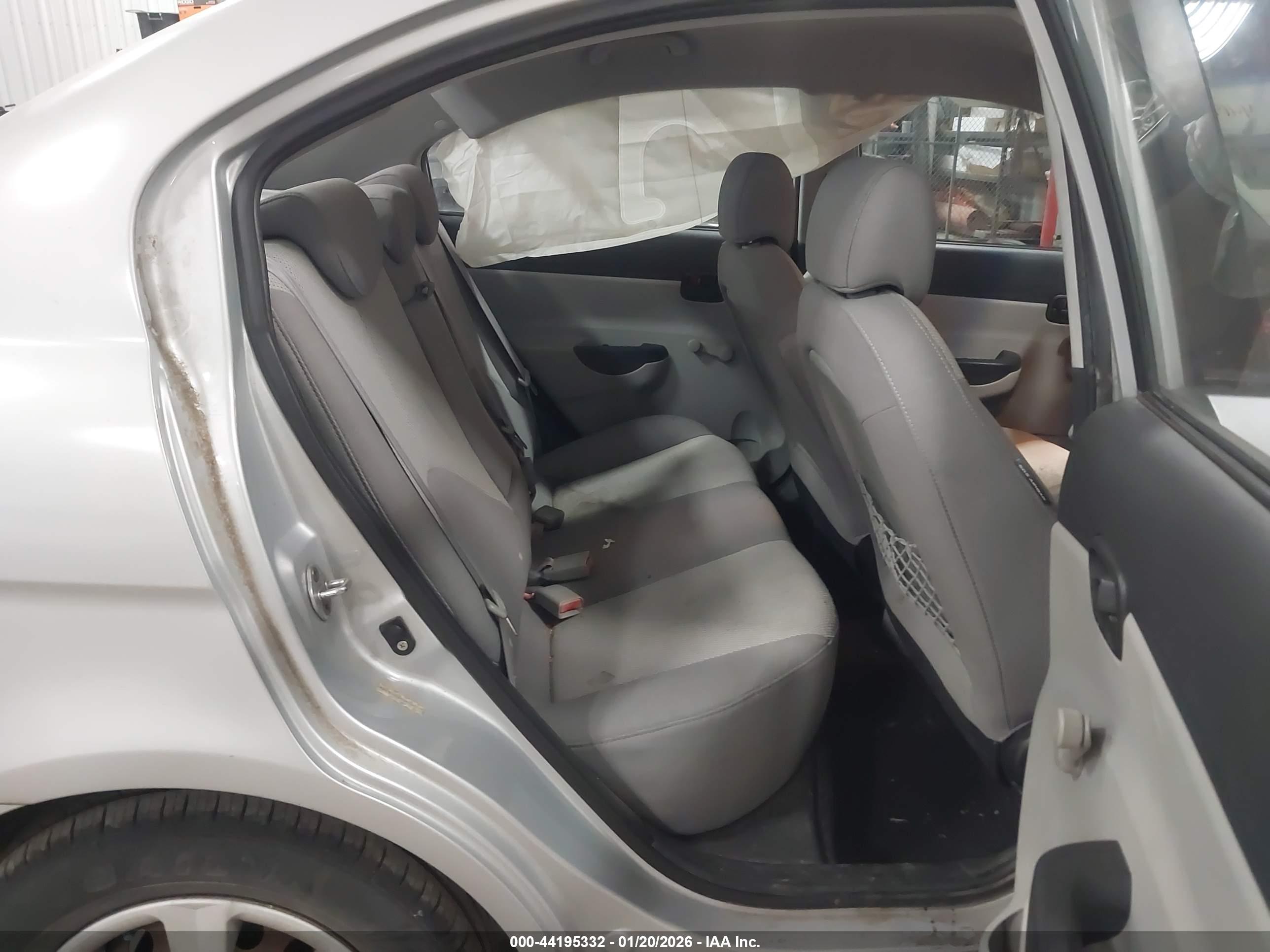 HYUNDAI ACCENT image 8