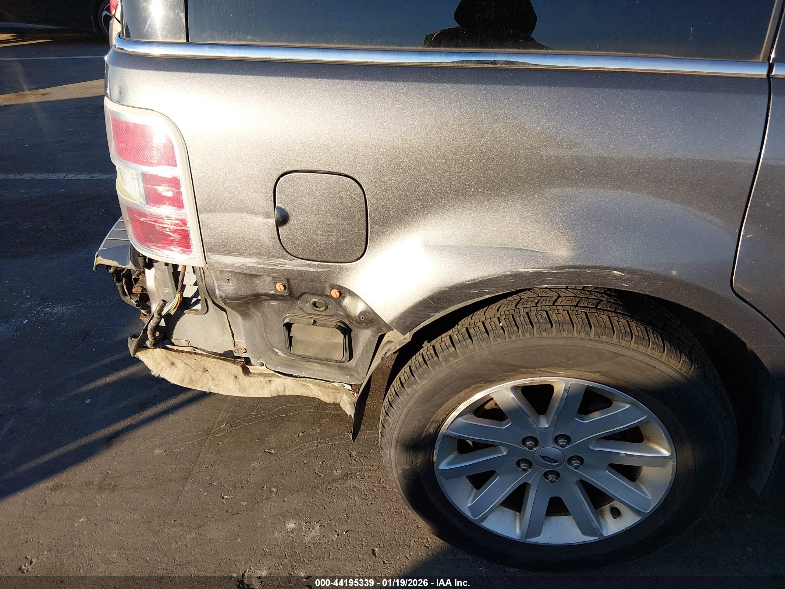 FORD FLEX image 6