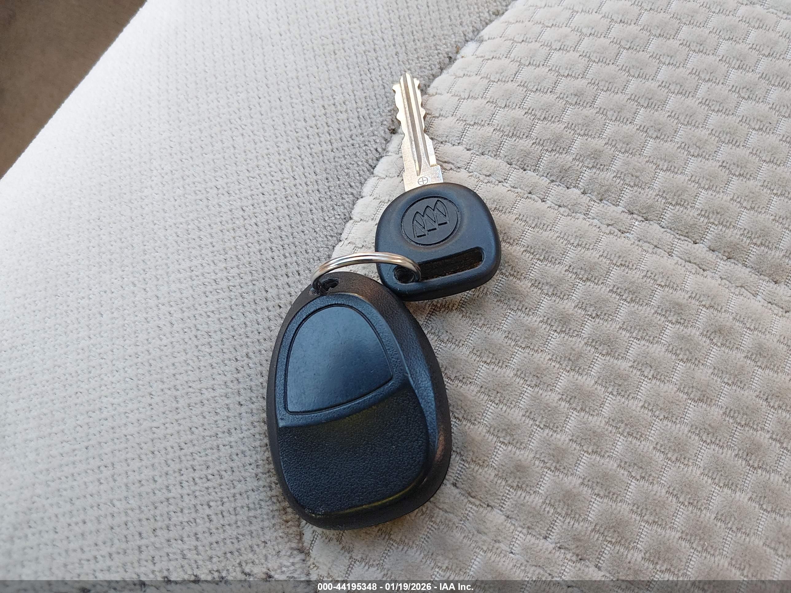 BUICK LUCERNE image 11