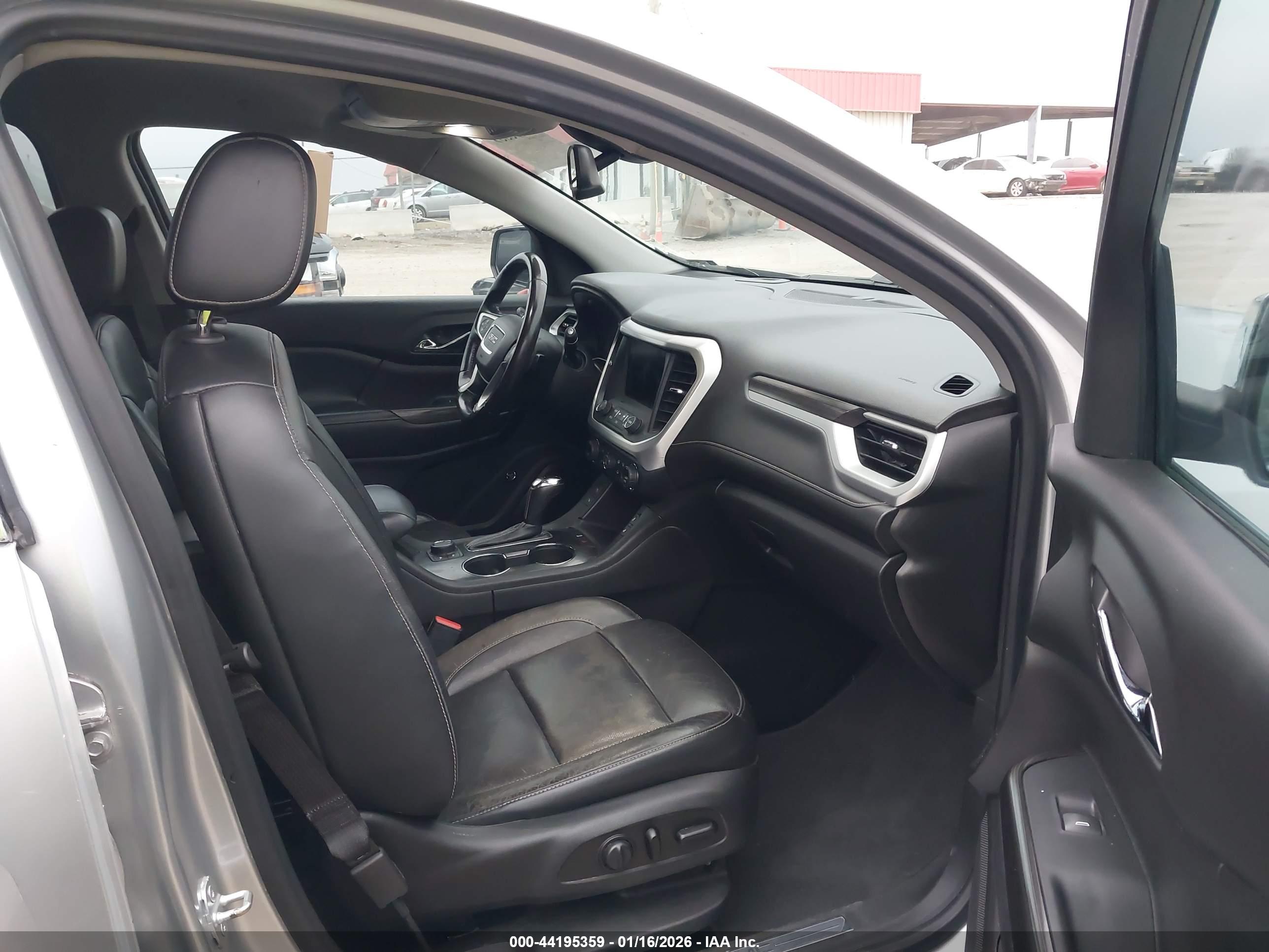 GMC ACADIA image 5