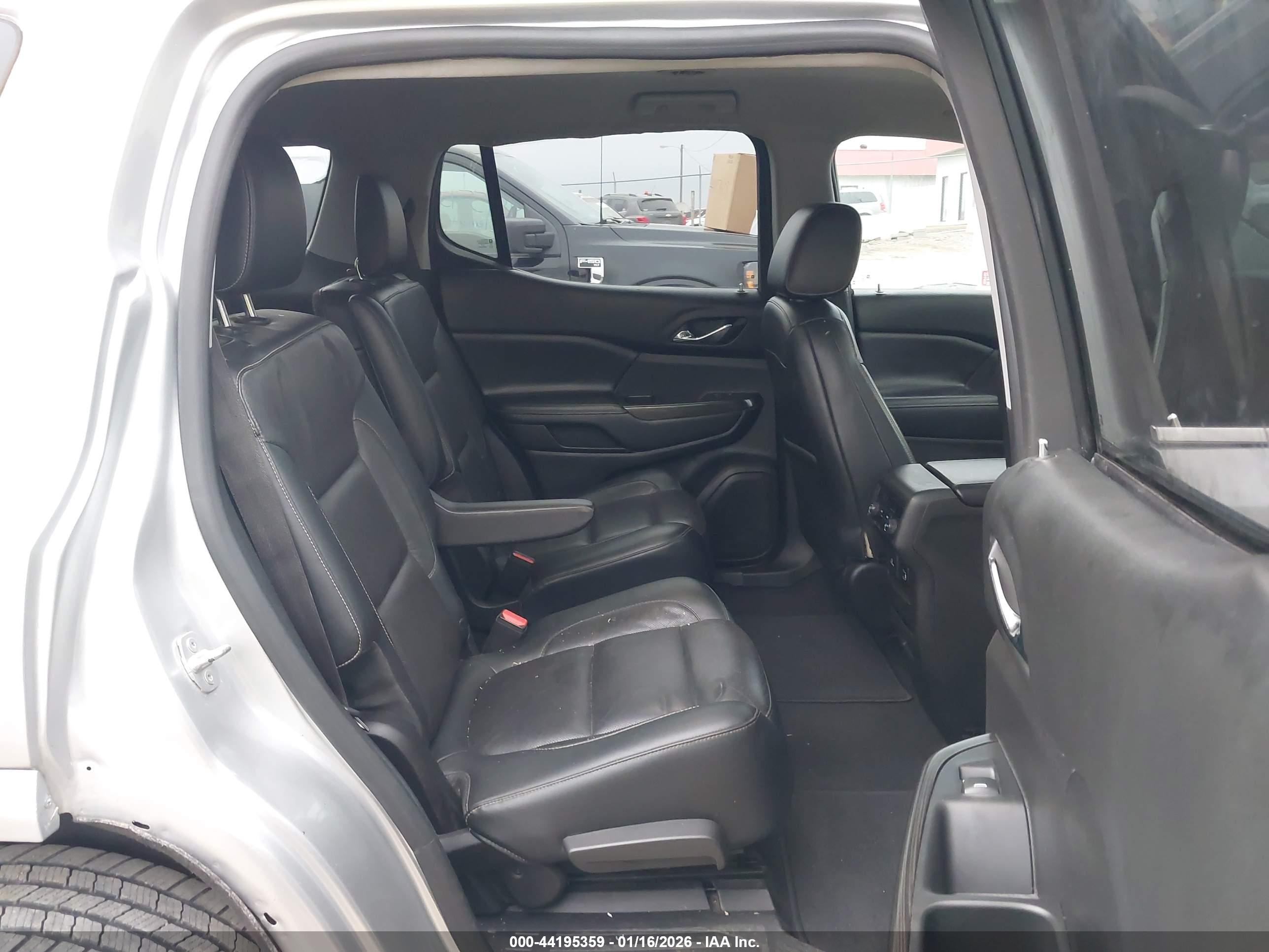 GMC ACADIA image 8