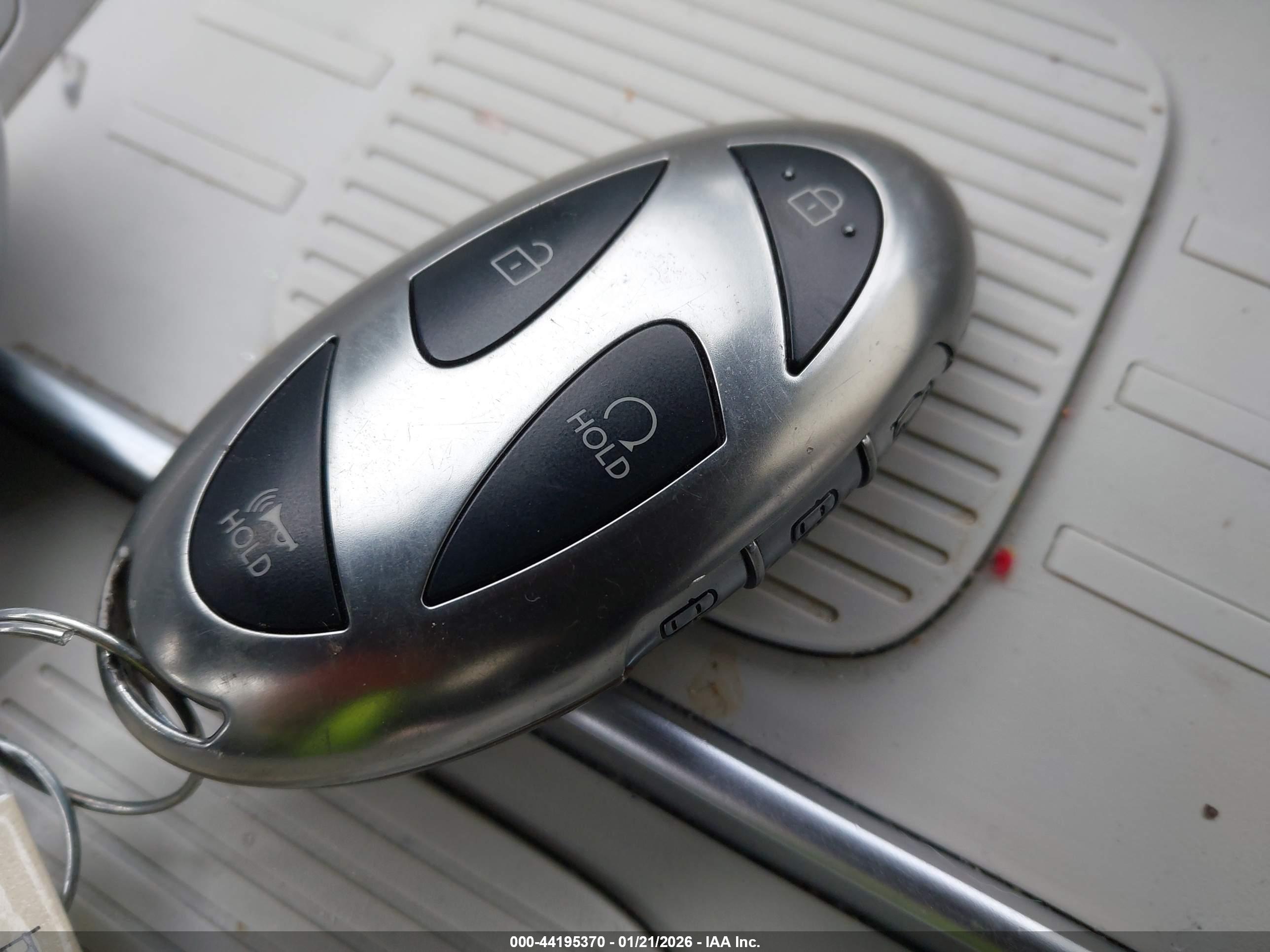 HYUNDAI SANTA image 11