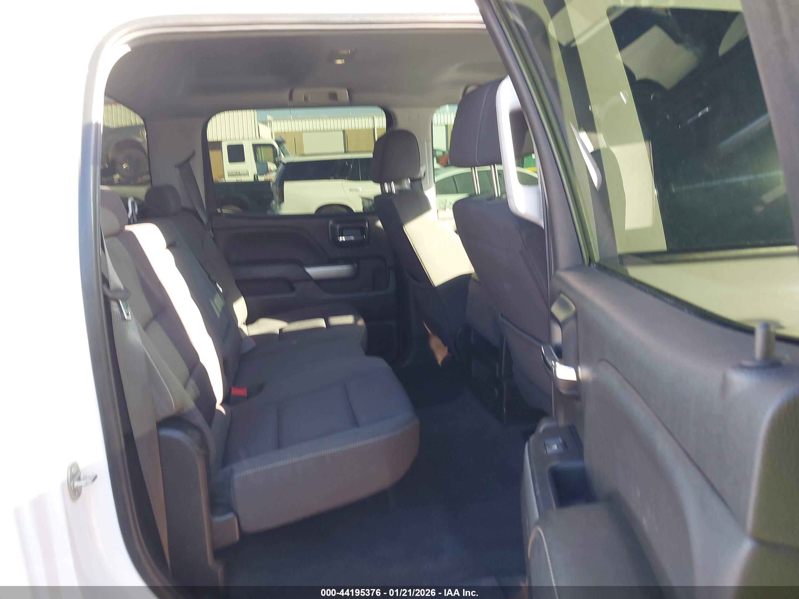 CHEVROLET SILVERADO image 8