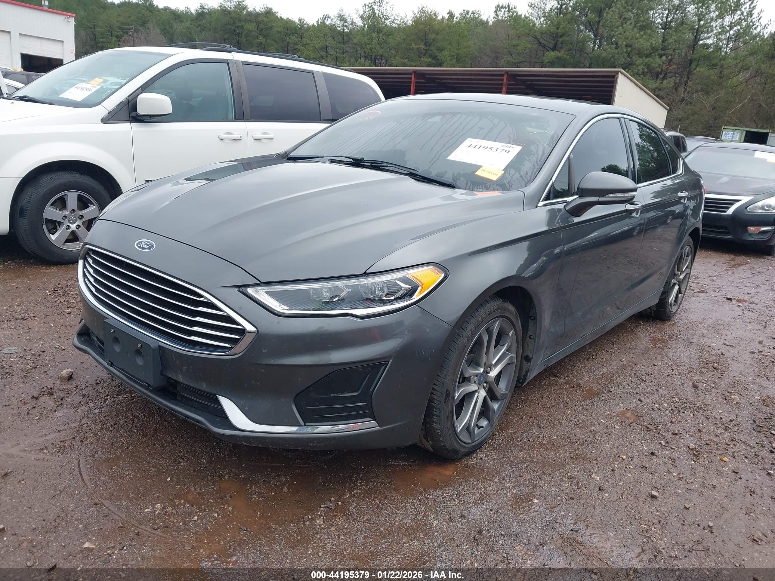 FORD FUSION image 2