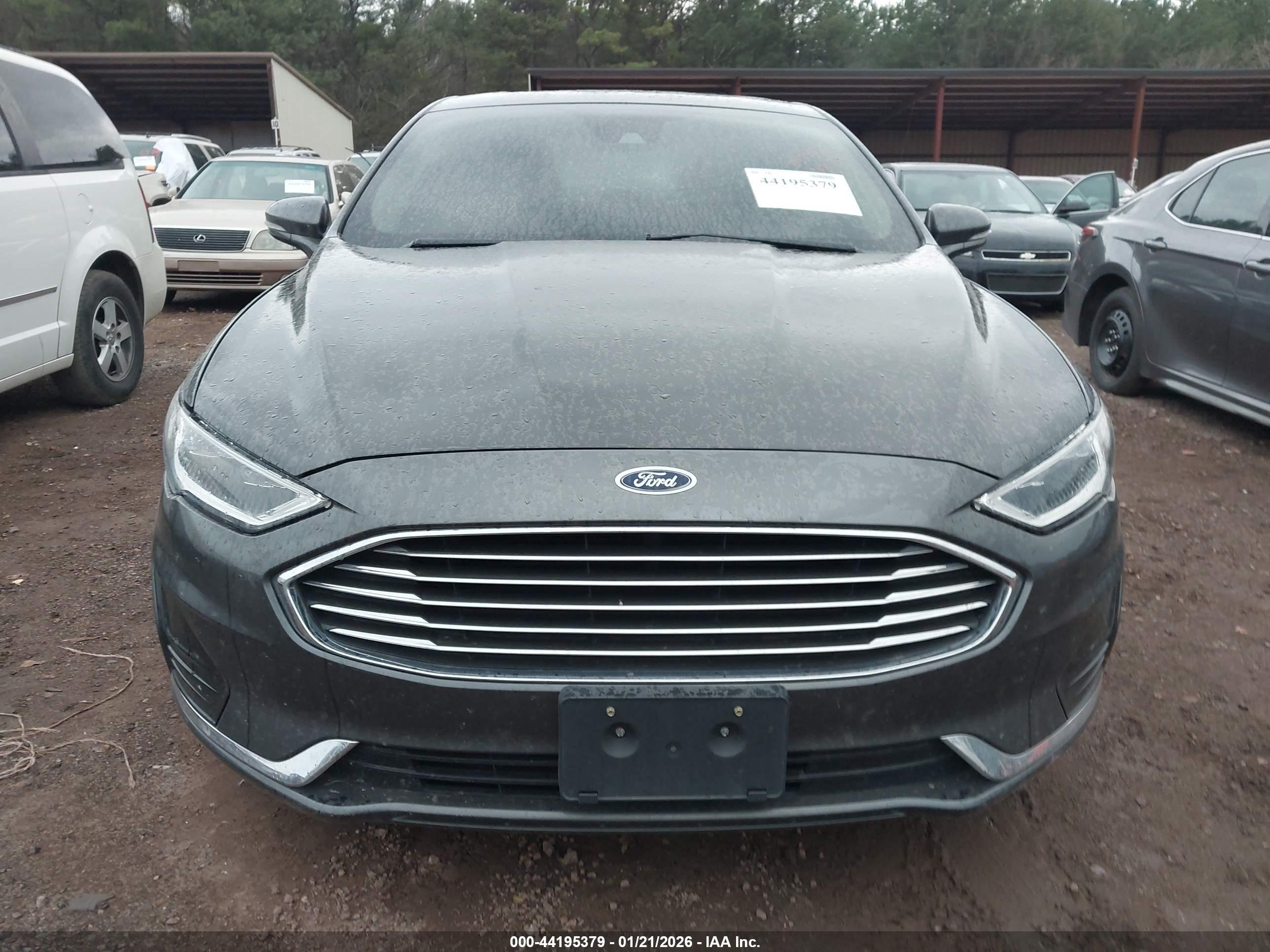 FORD FUSION image 6
