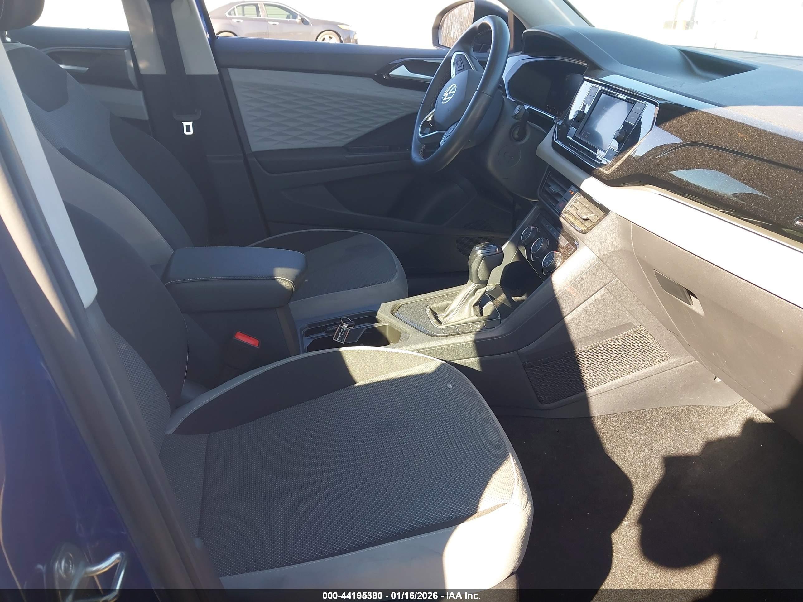 VOLKSWAGEN TAOS image 5