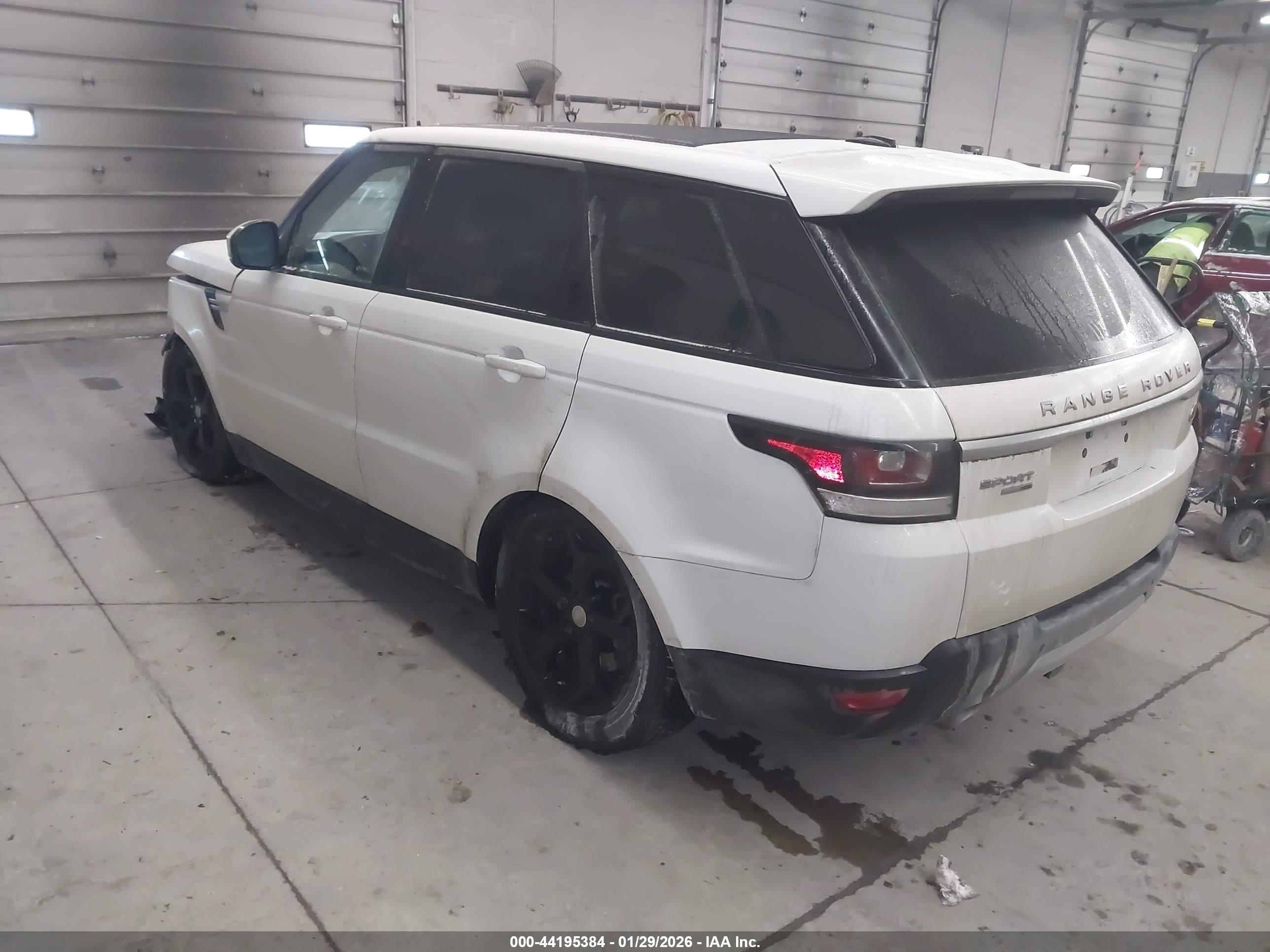LAND ROVER image 3