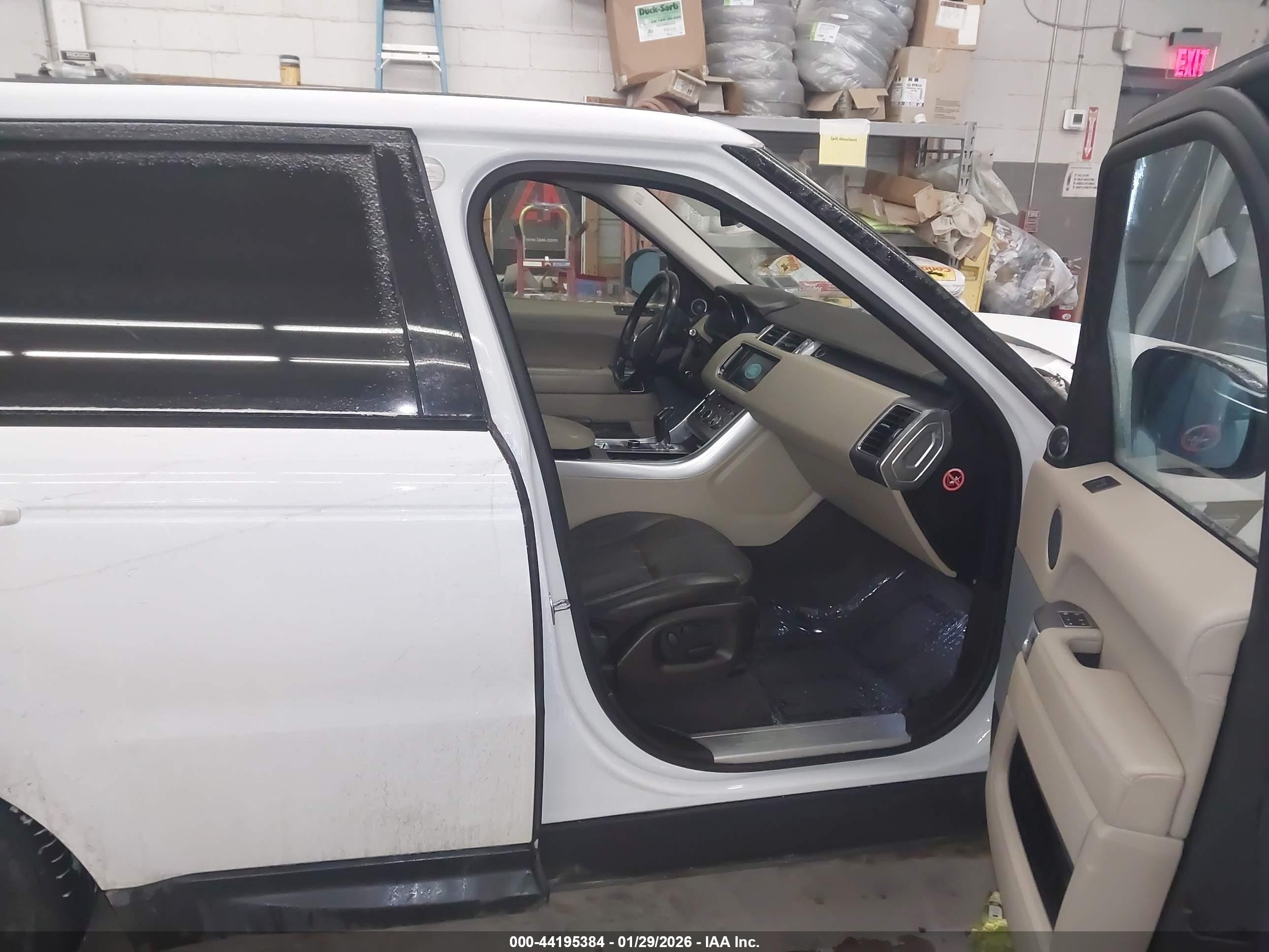 LAND ROVER image 5