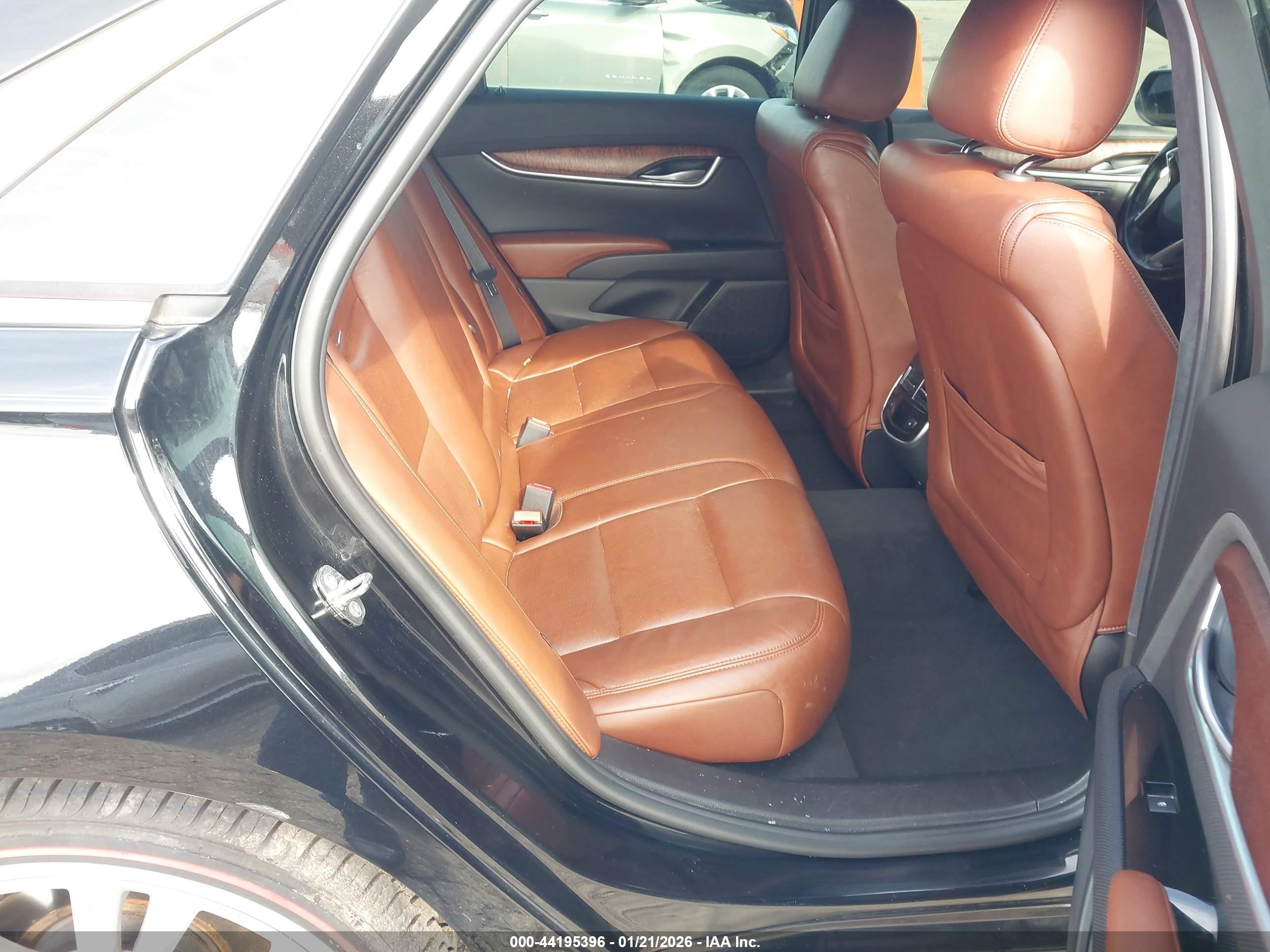 CADILLAC XTS image 8