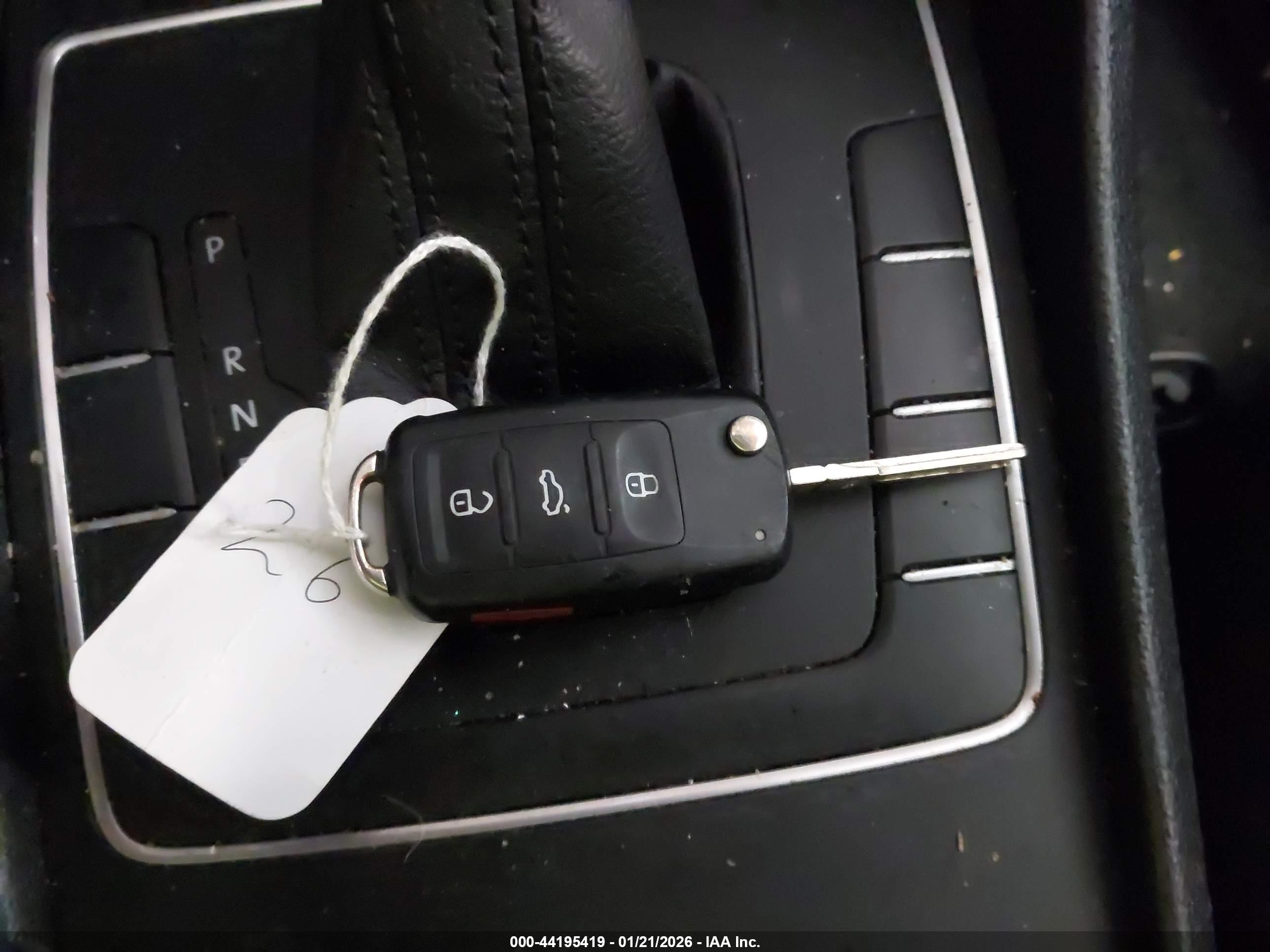 VOLKSWAGEN PASSAT image 11