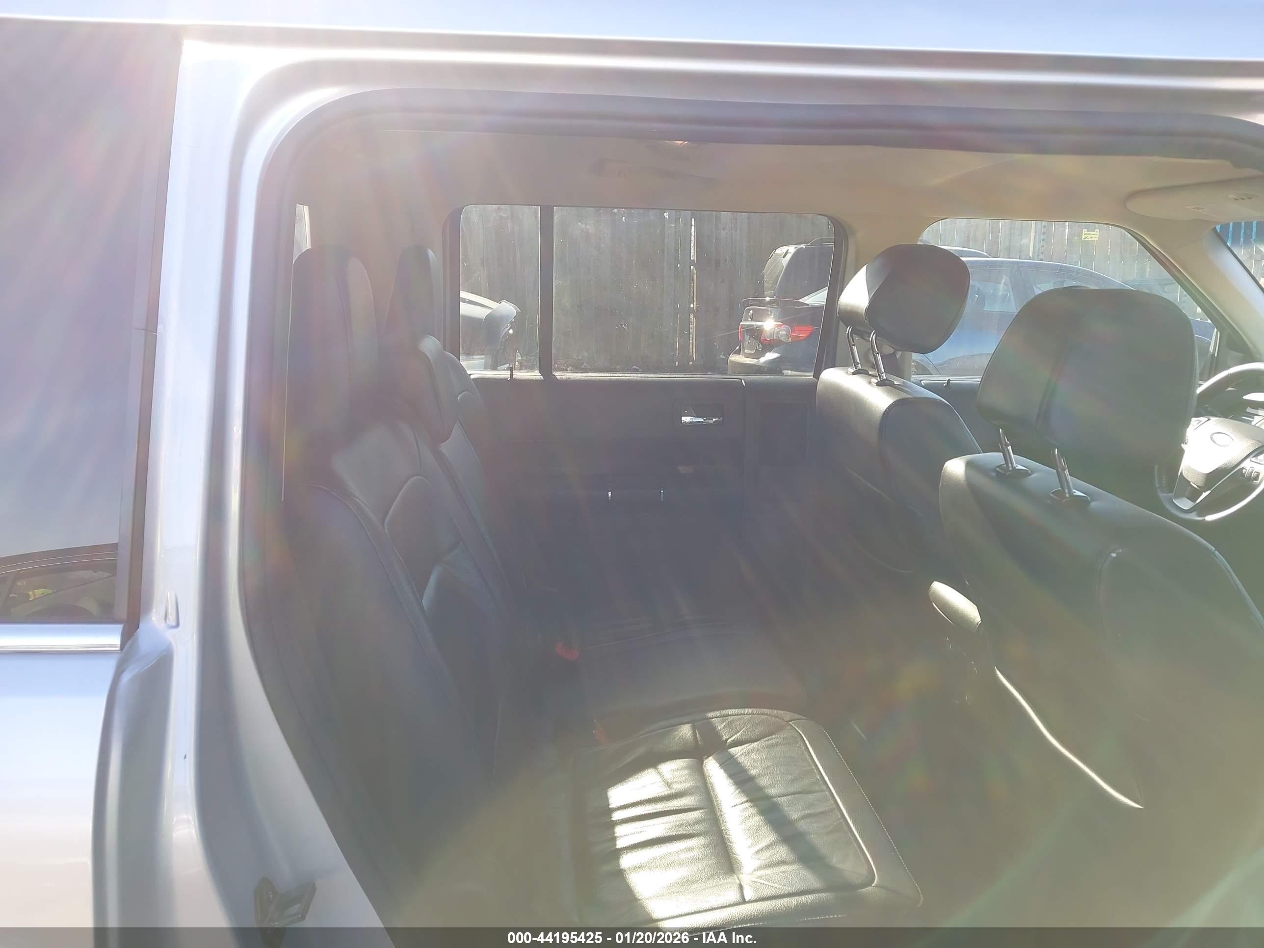 FORD FLEX image 8