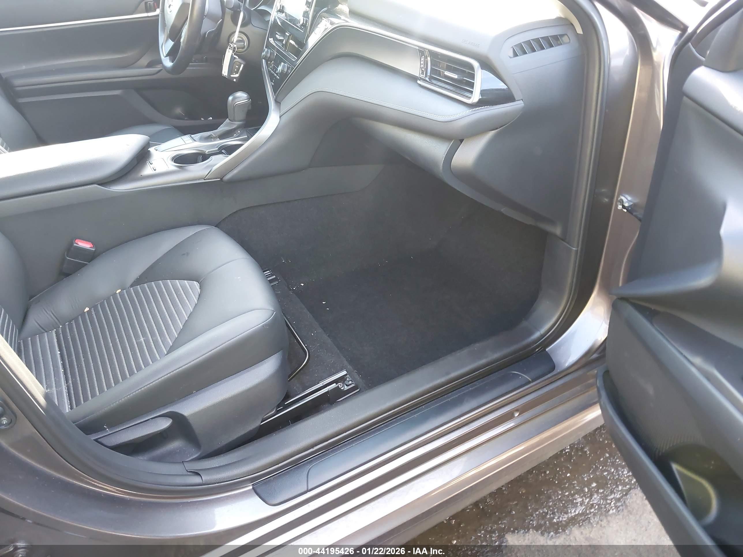 TOYOTA CAMRY image 5