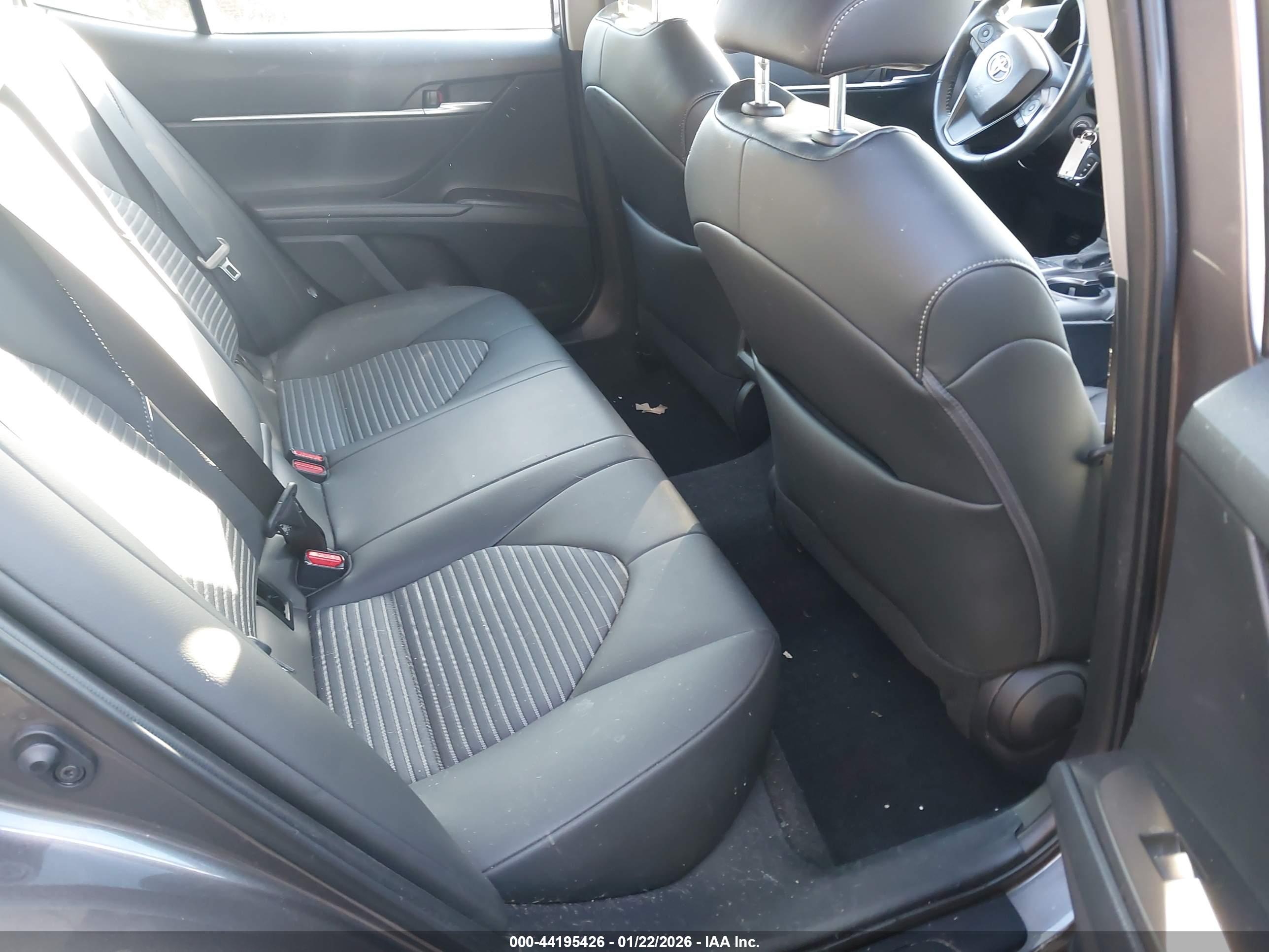 TOYOTA CAMRY image 8