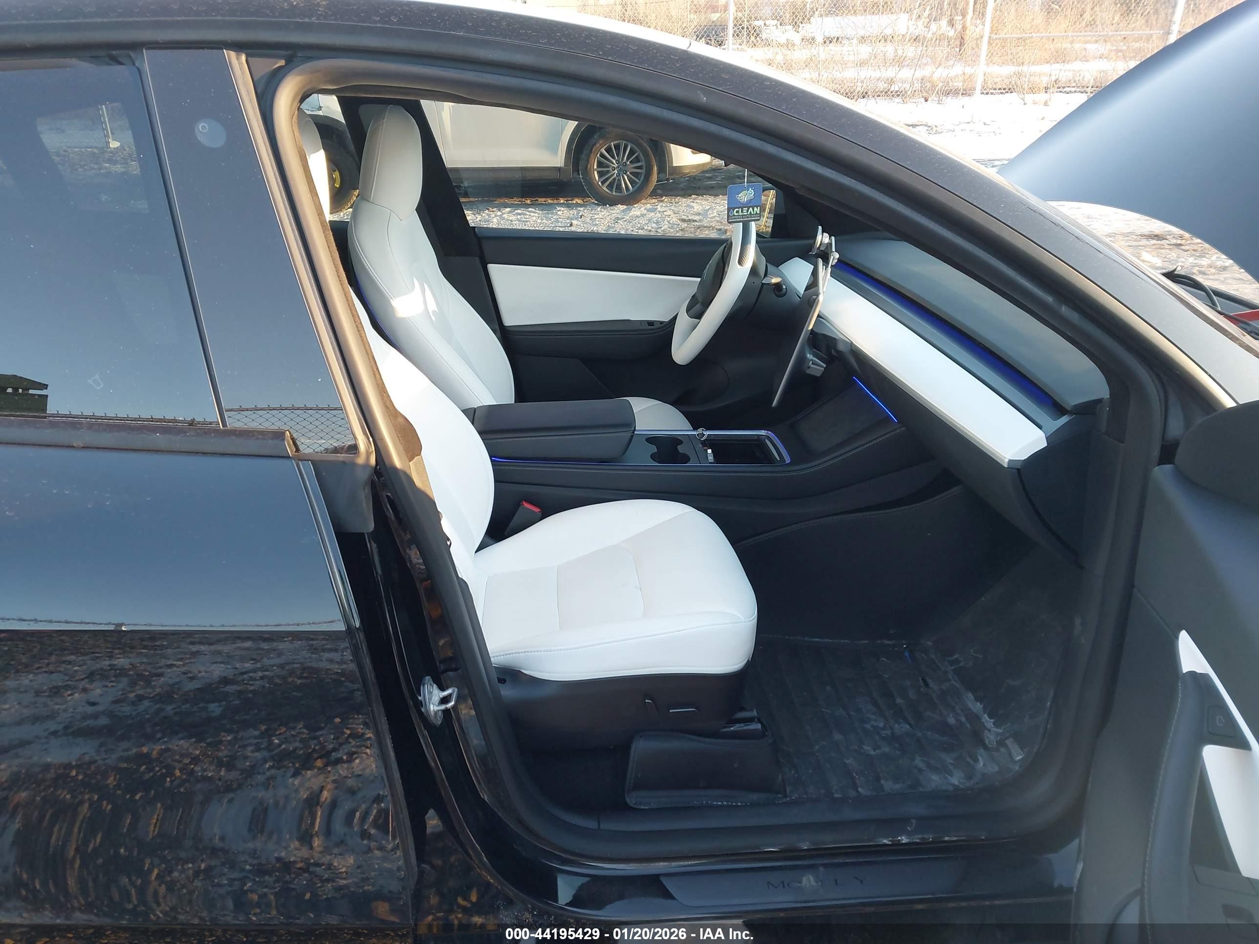 TESLA MODEL image 5