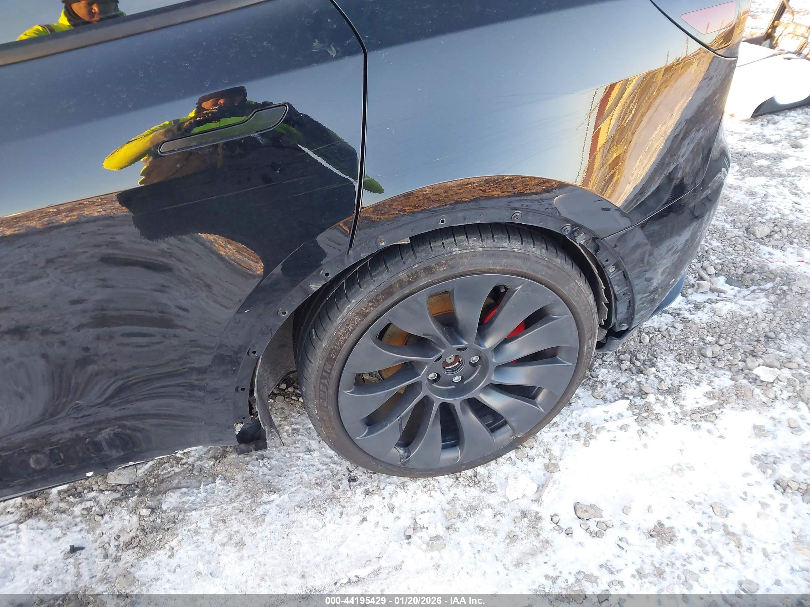 TESLA MODEL image 6