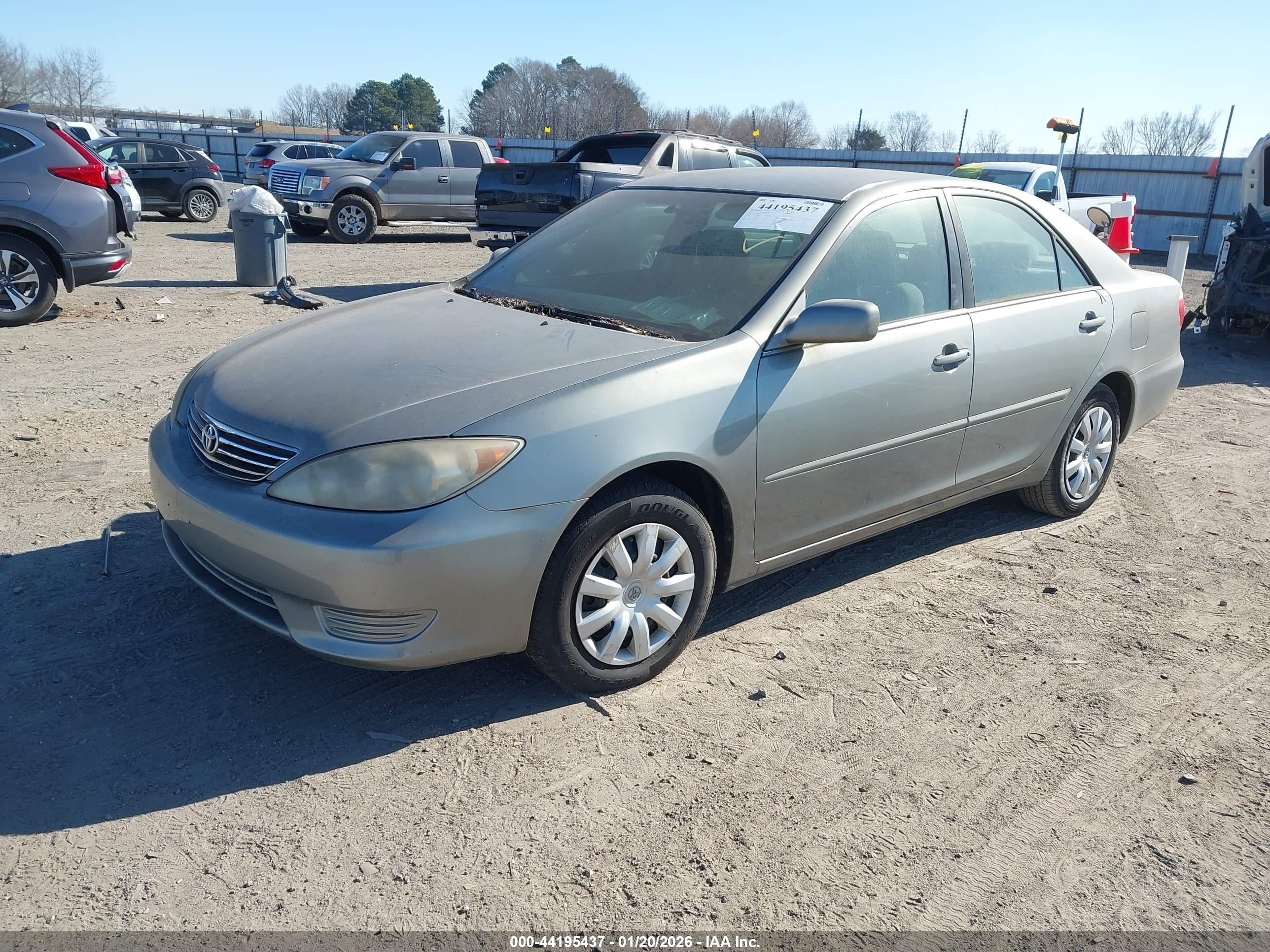 TOYOTA CAMRY image 2