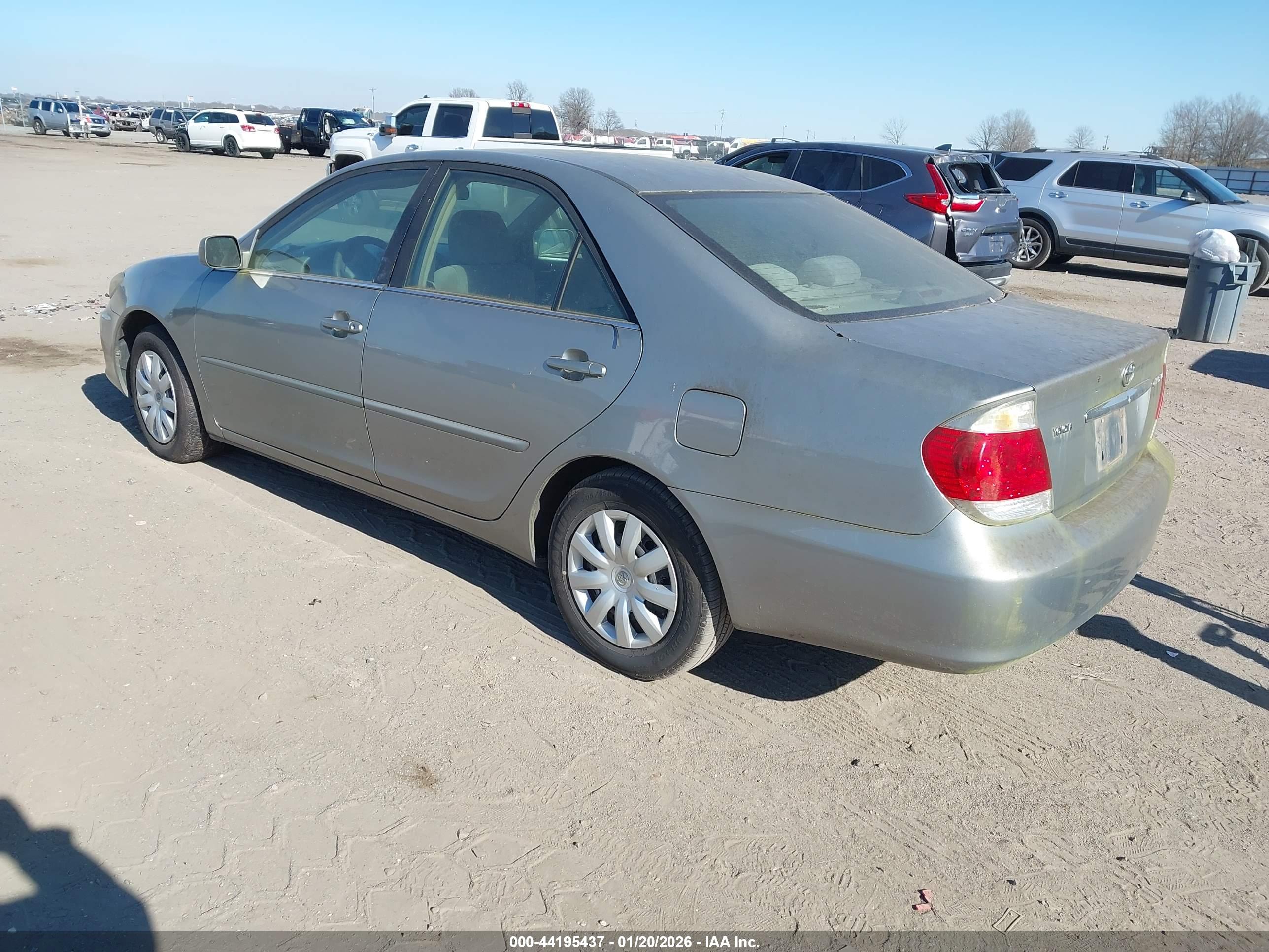TOYOTA CAMRY image 3