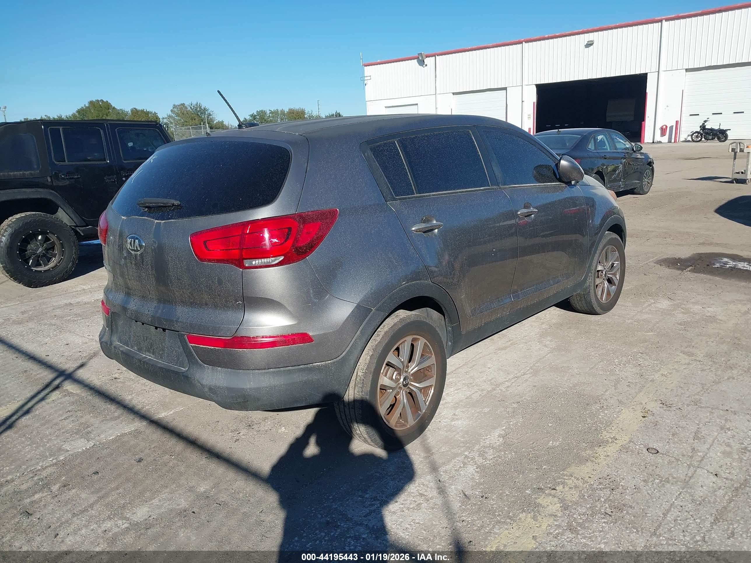 KIA SPORTAGE image 4