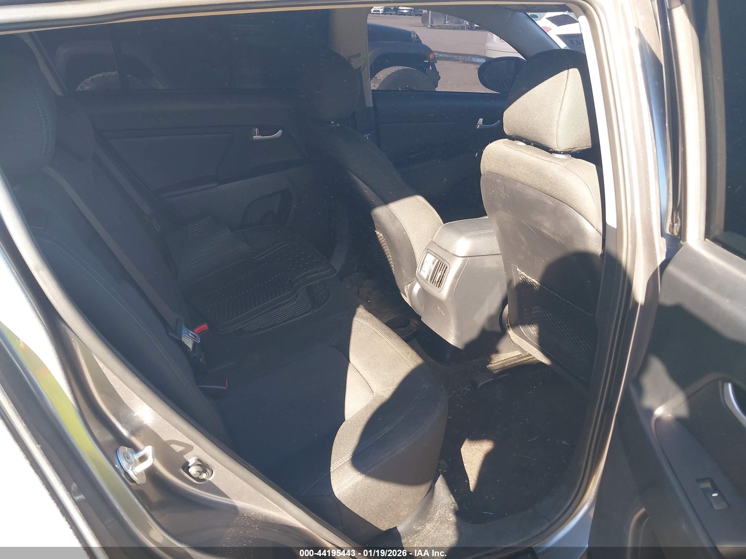 KIA SPORTAGE image 8