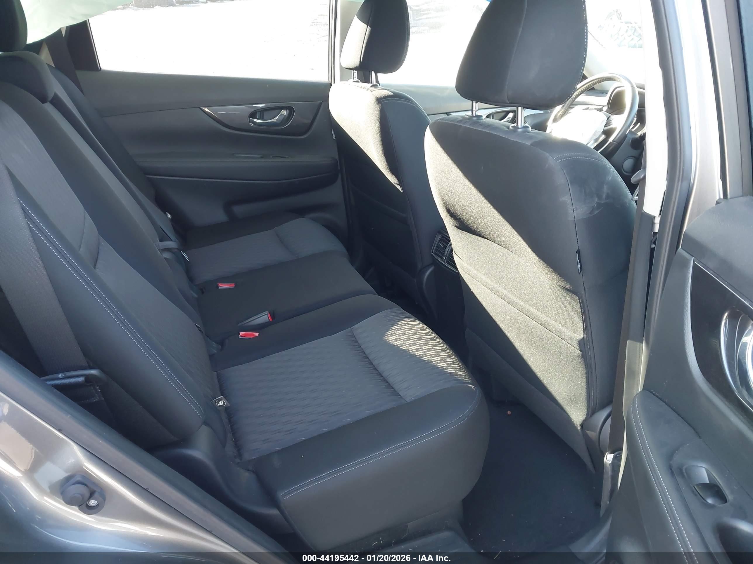 NISSAN ROGUE image 8