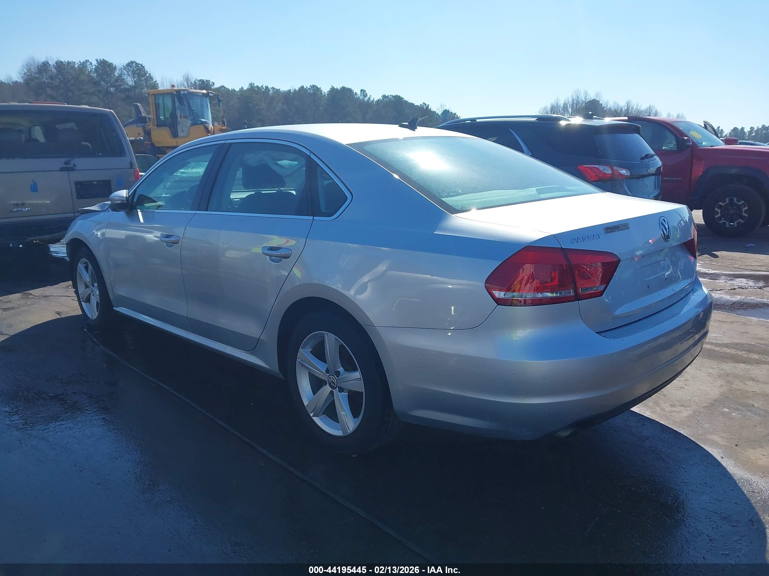 VOLKSWAGEN PASSAT image 3