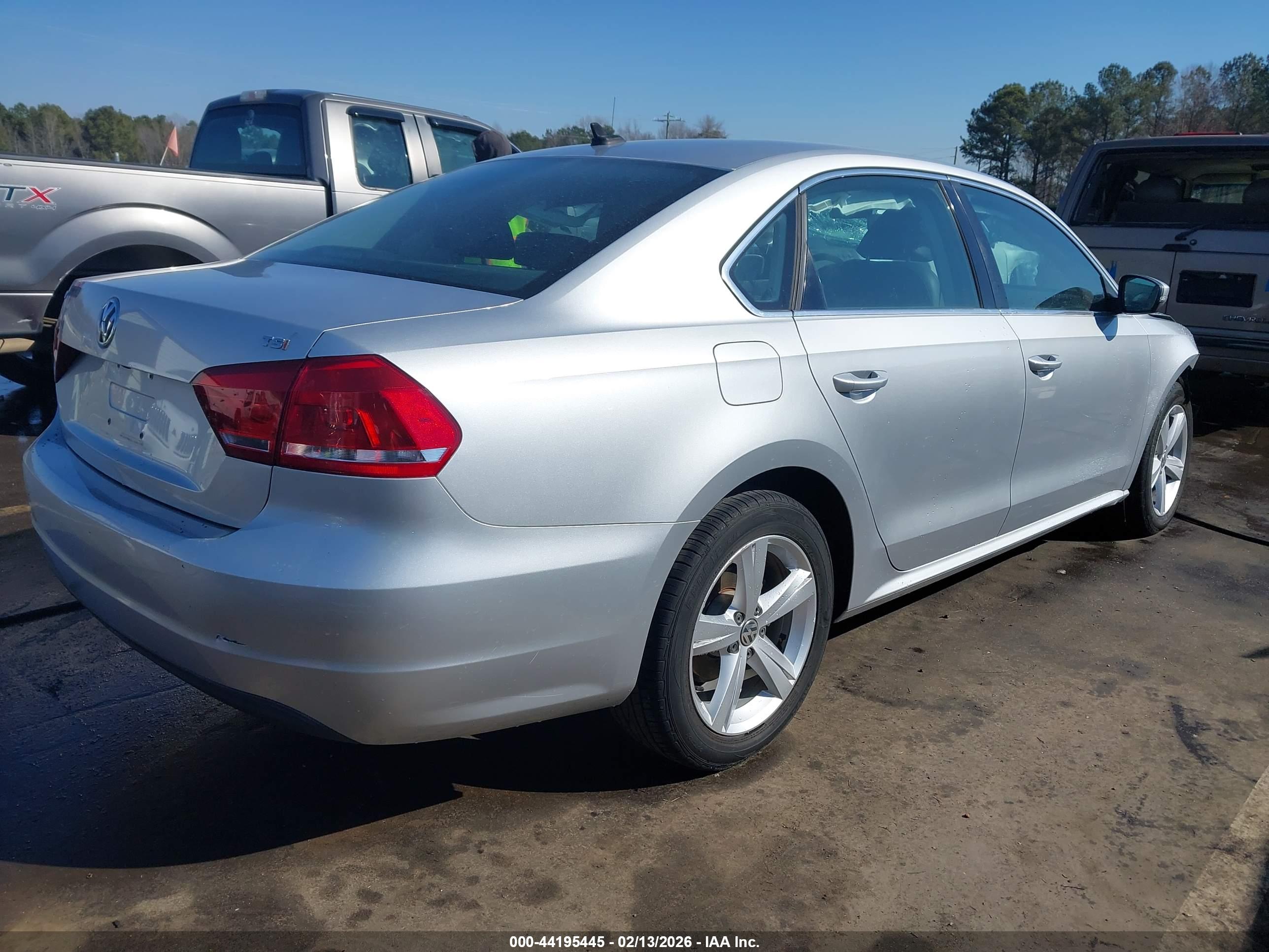 VOLKSWAGEN PASSAT image 4