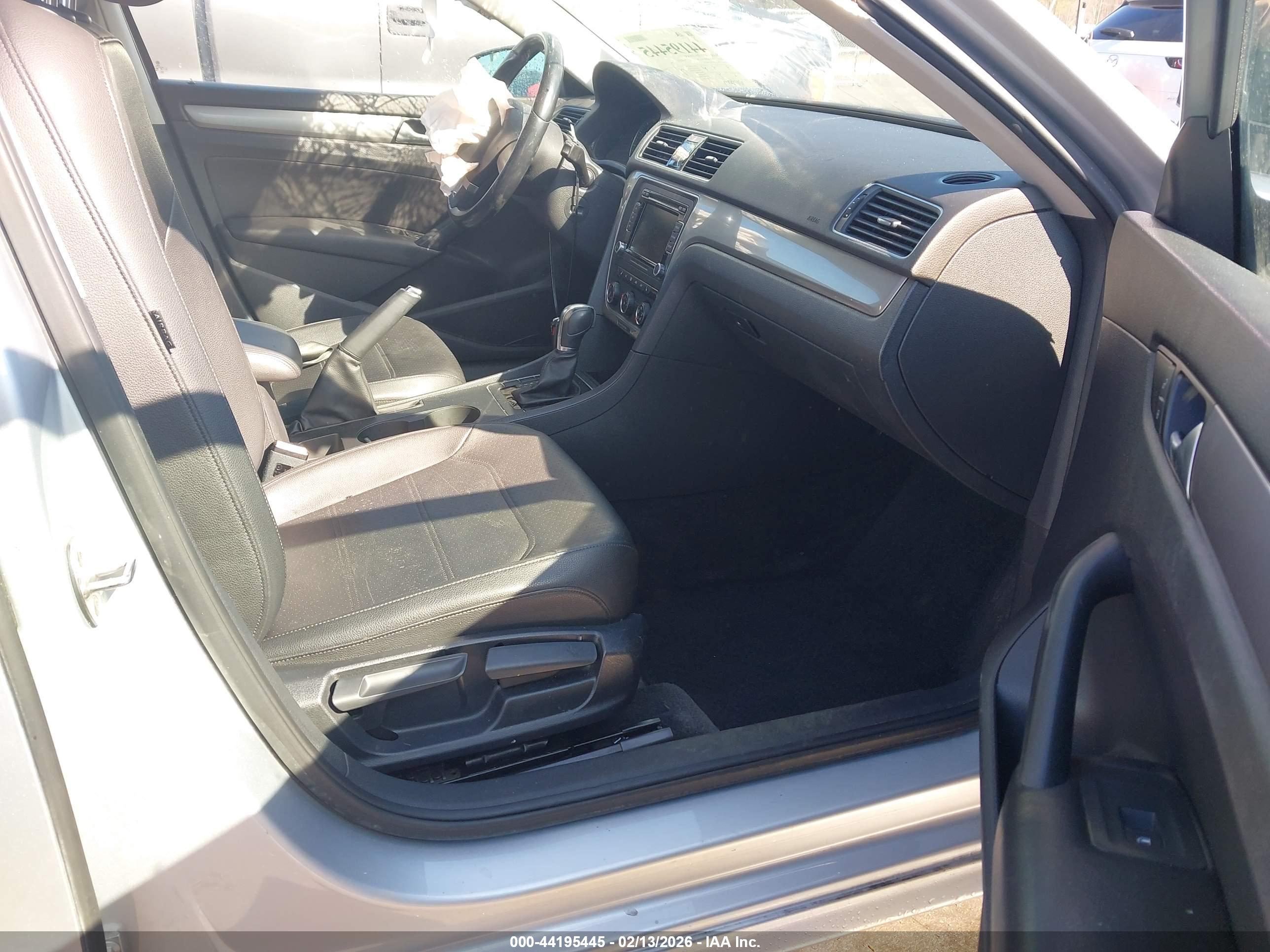 VOLKSWAGEN PASSAT image 5